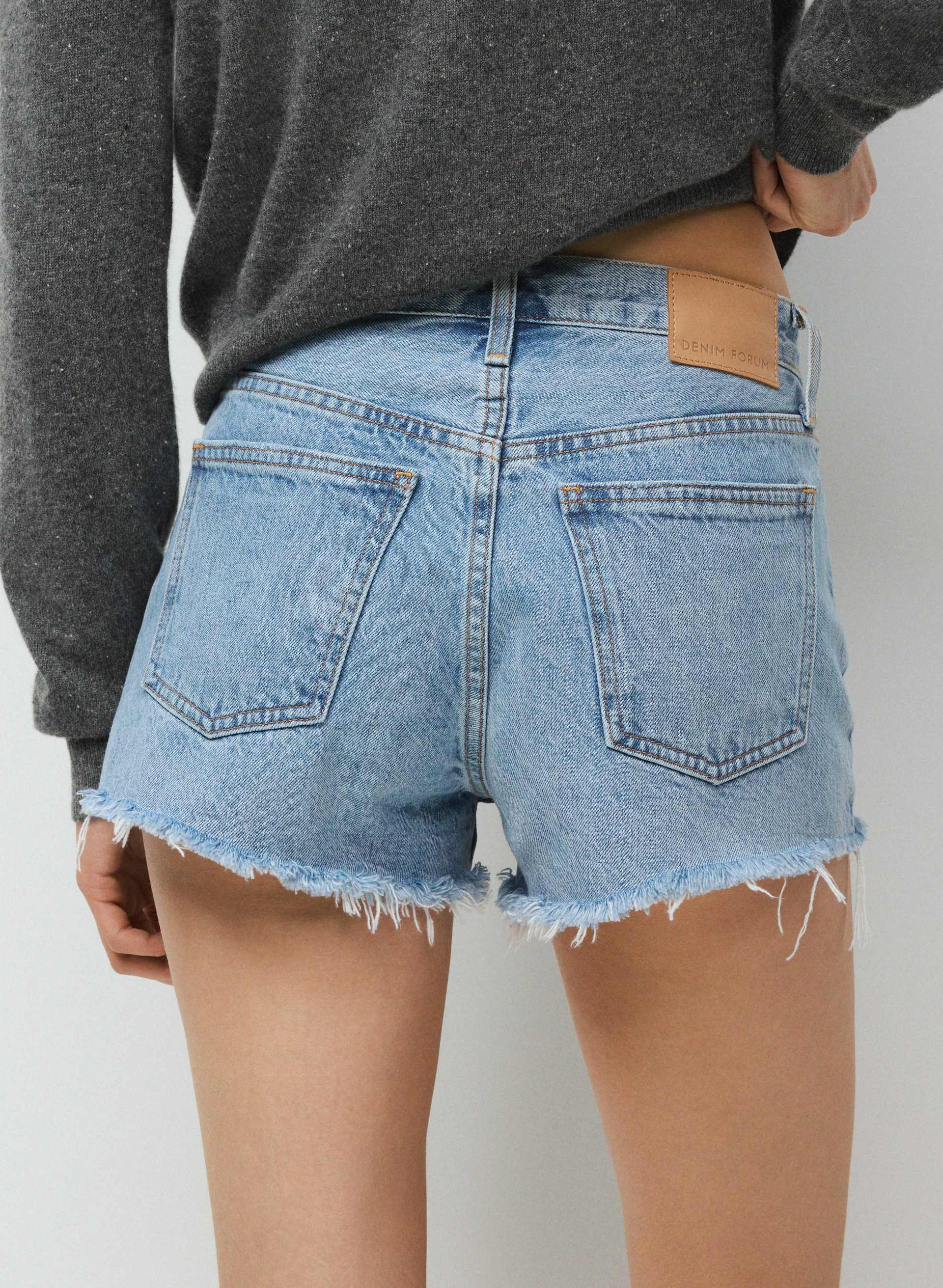 THE ‘90S VINTAGE HI-RISE MINI DENIM SHORT | Aritzia