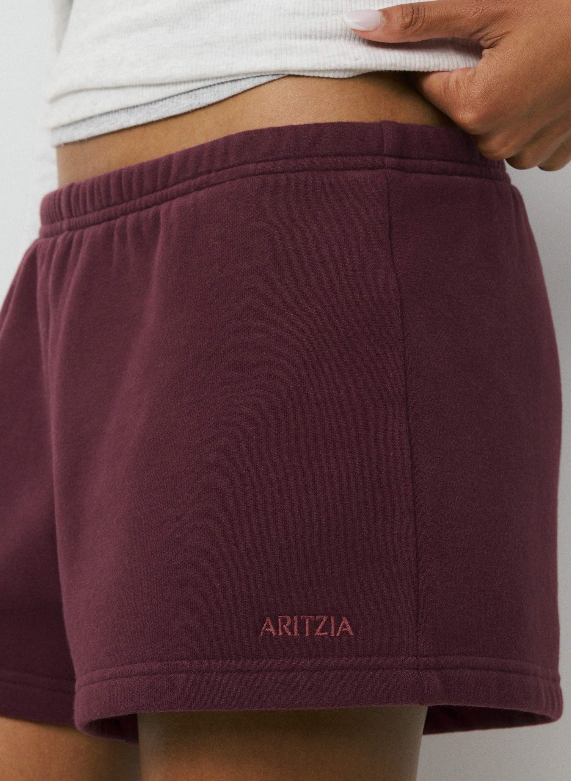 COZY SWEATFLEECE BOYFRIEND LO-RISE MINI SHORT | Aritzia