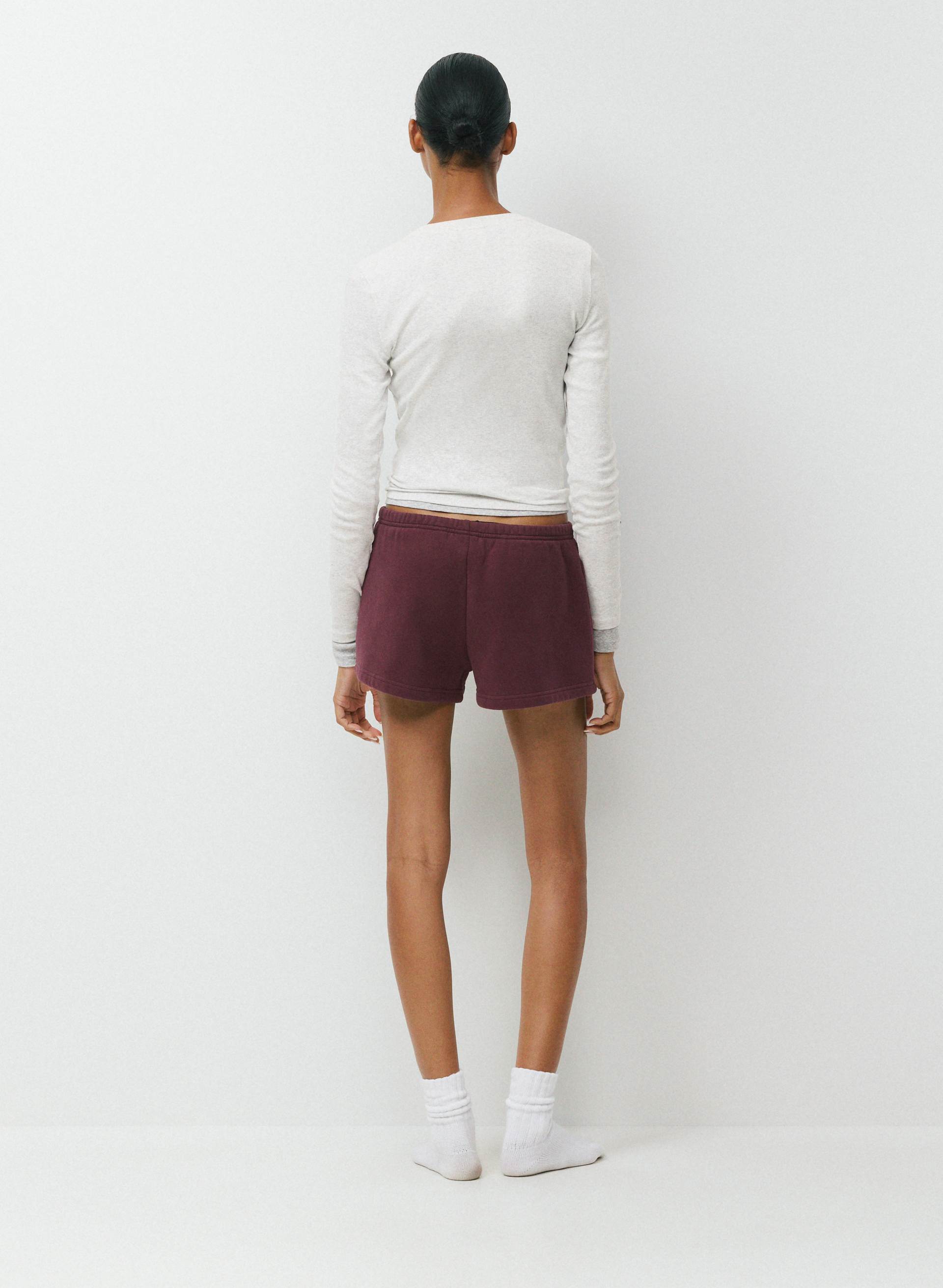 COZY SWEATFLEECE BOYFRIEND LO-RISE MINI SHORT | Aritzia