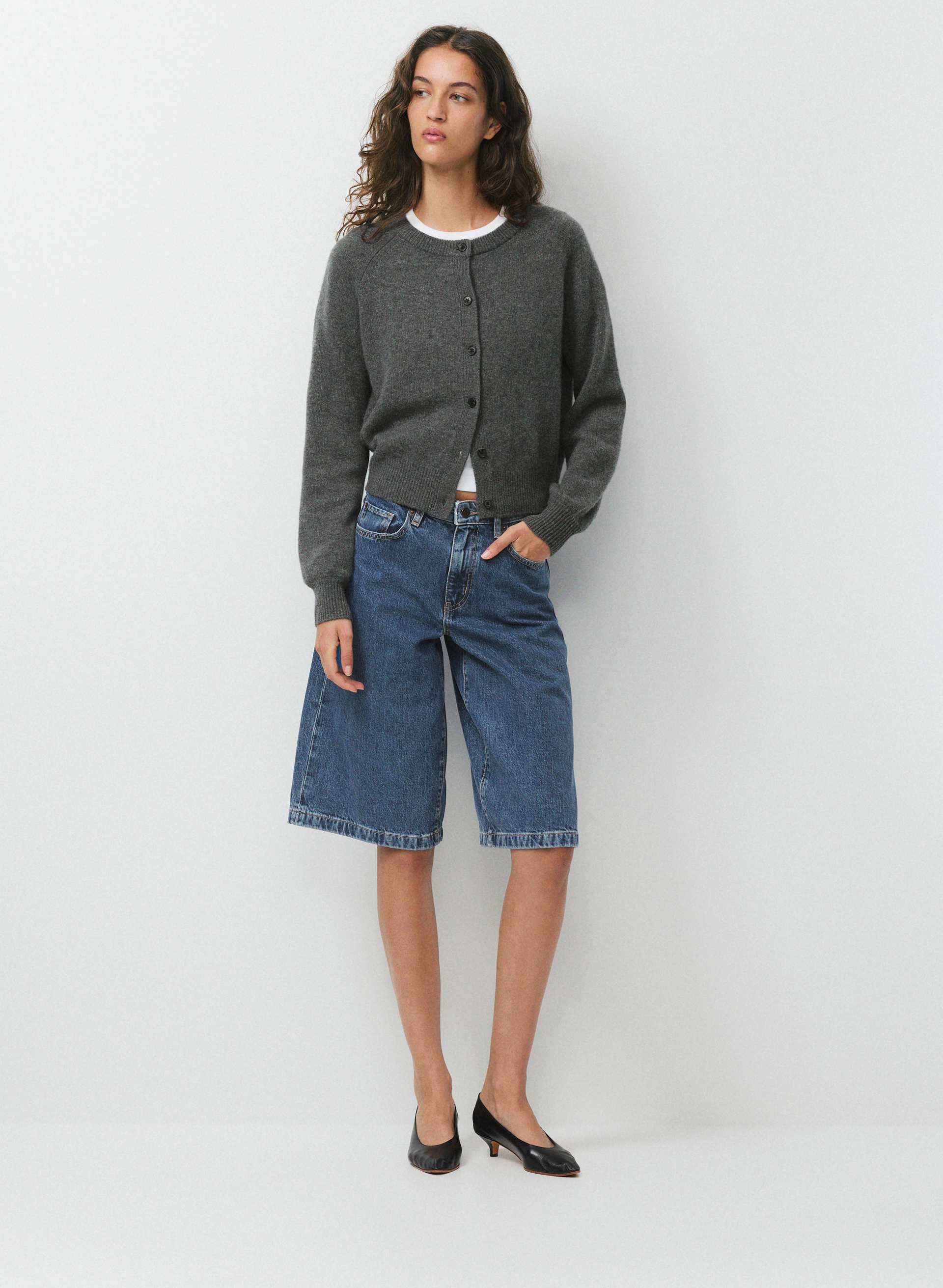 SHORT PUBLICITY SOUS LE GENOU EN DENIM | Aritzia