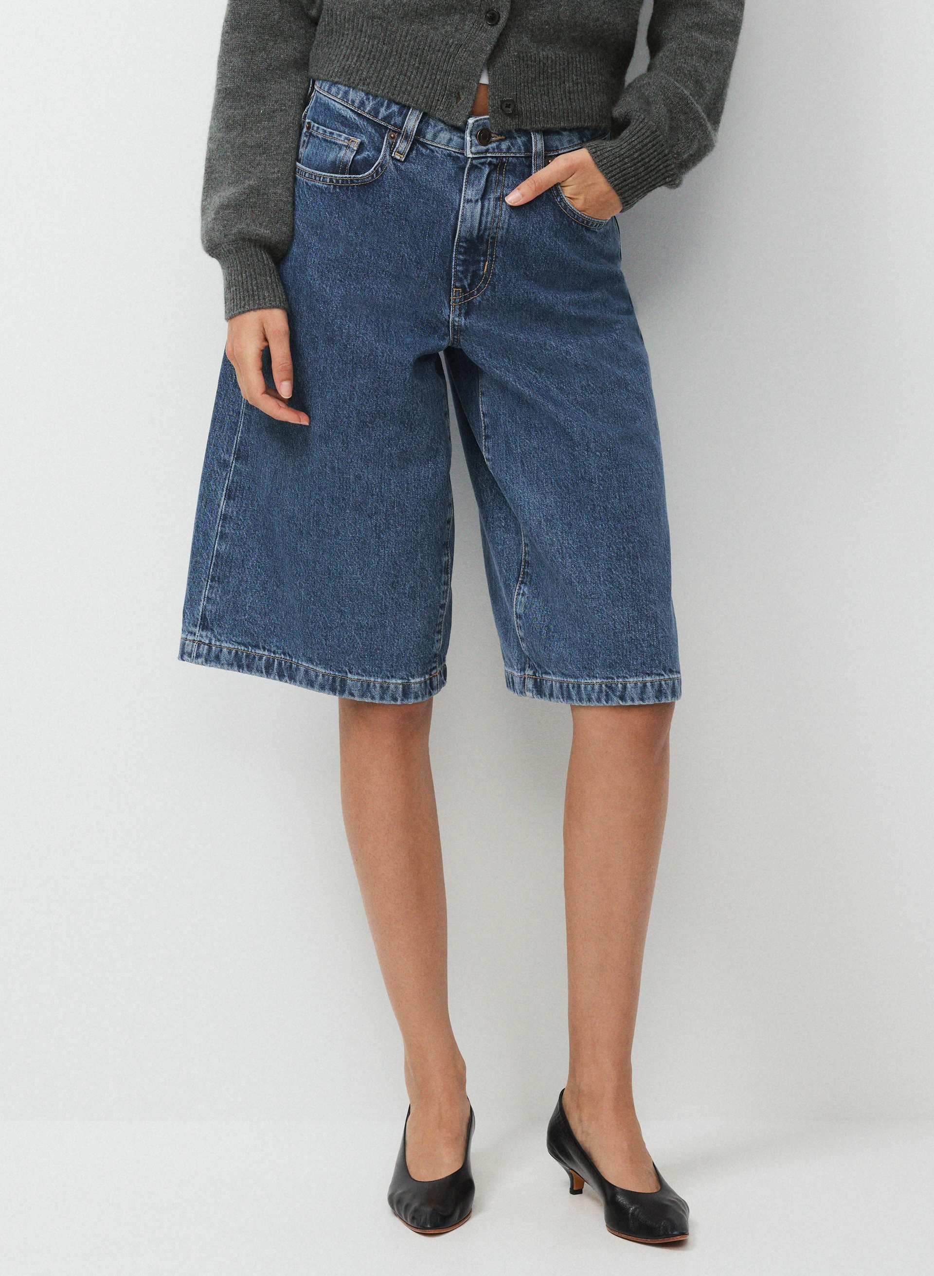 SHORT PUBLICITY SOUS LE GENOU EN DENIM | Aritzia