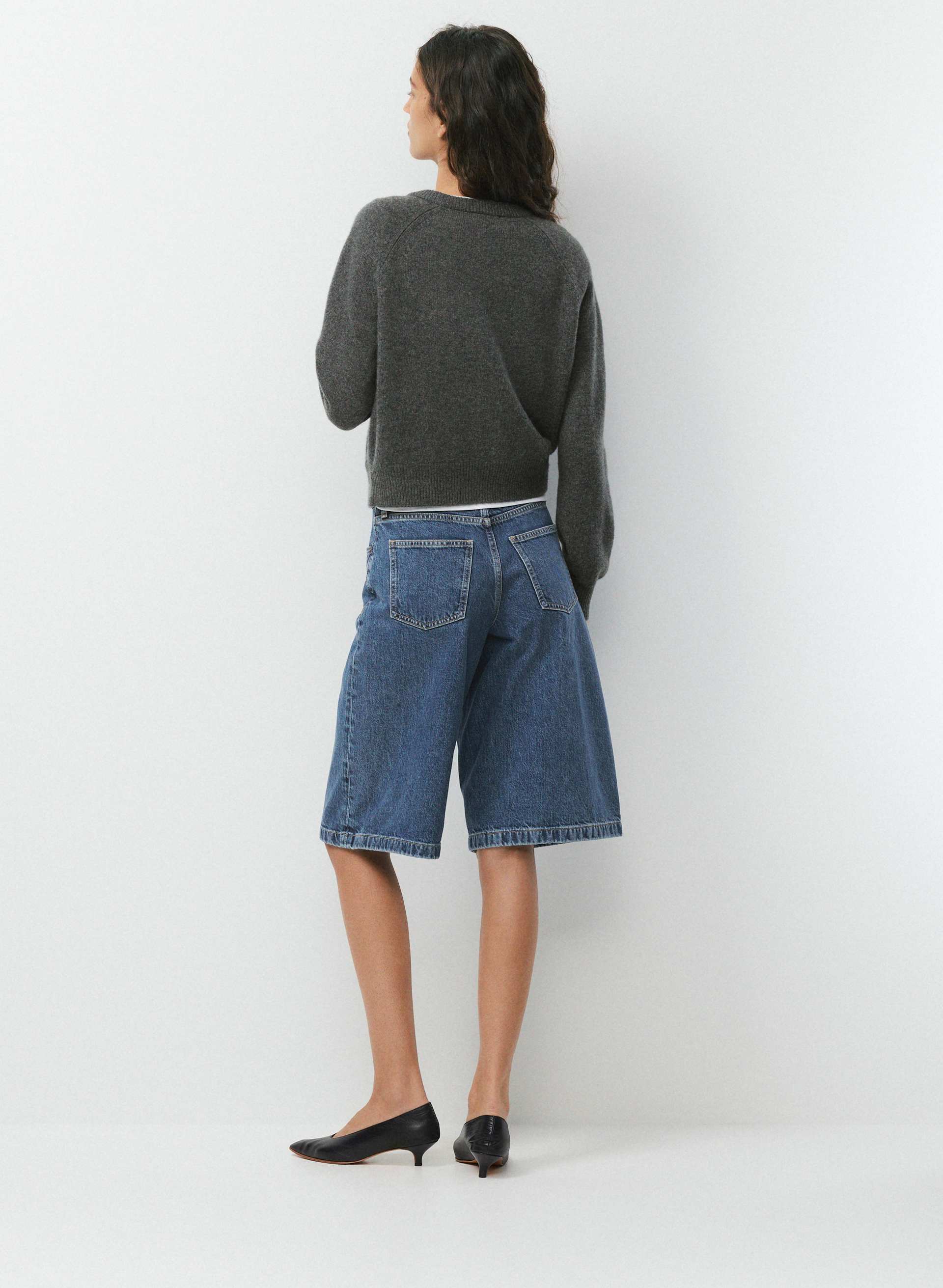 SHORT PUBLICITY SOUS LE GENOU EN DENIM | Aritzia