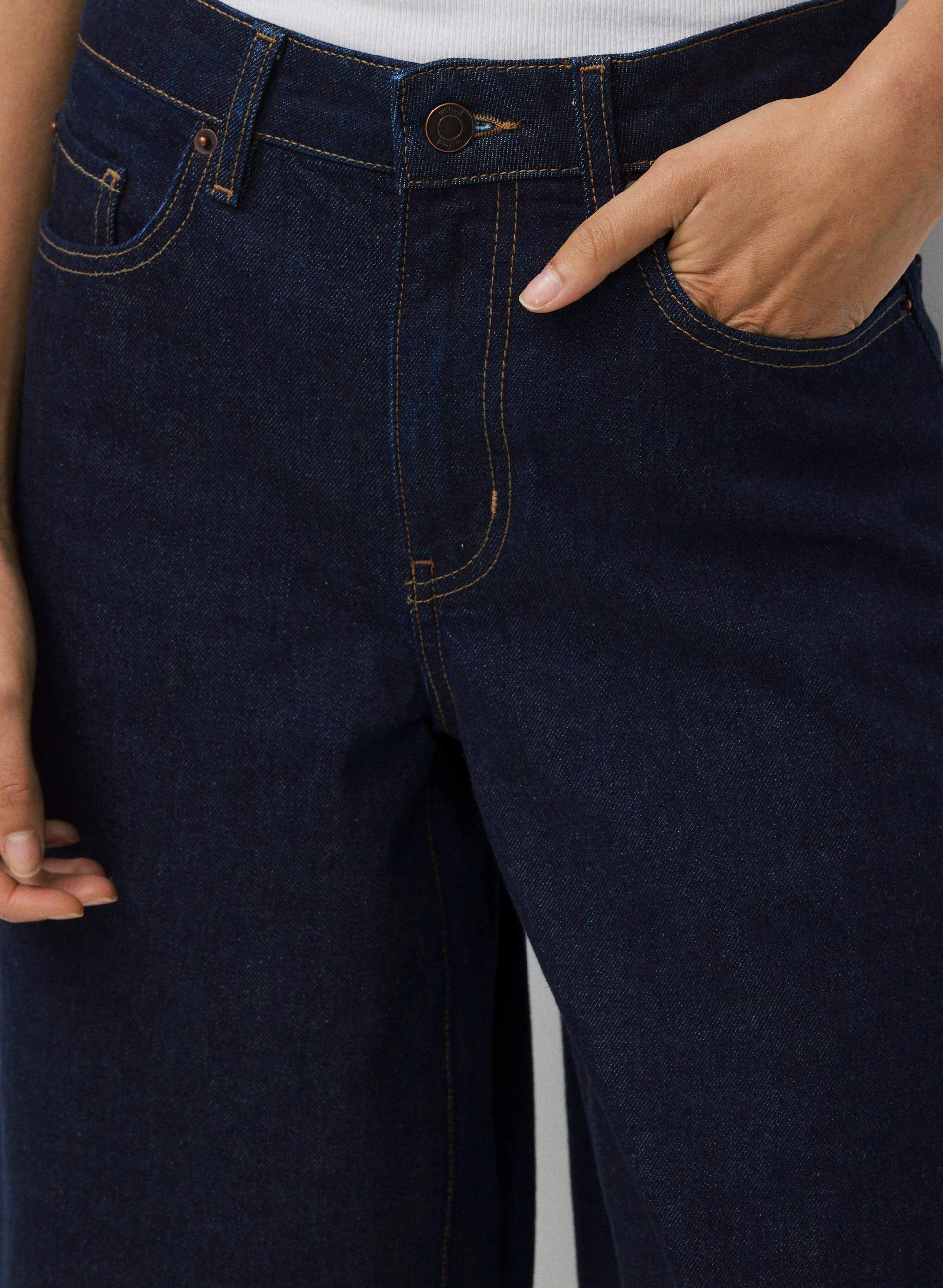 PUBLICITY BELOW-KNEE DENIM SHORT | Aritzia