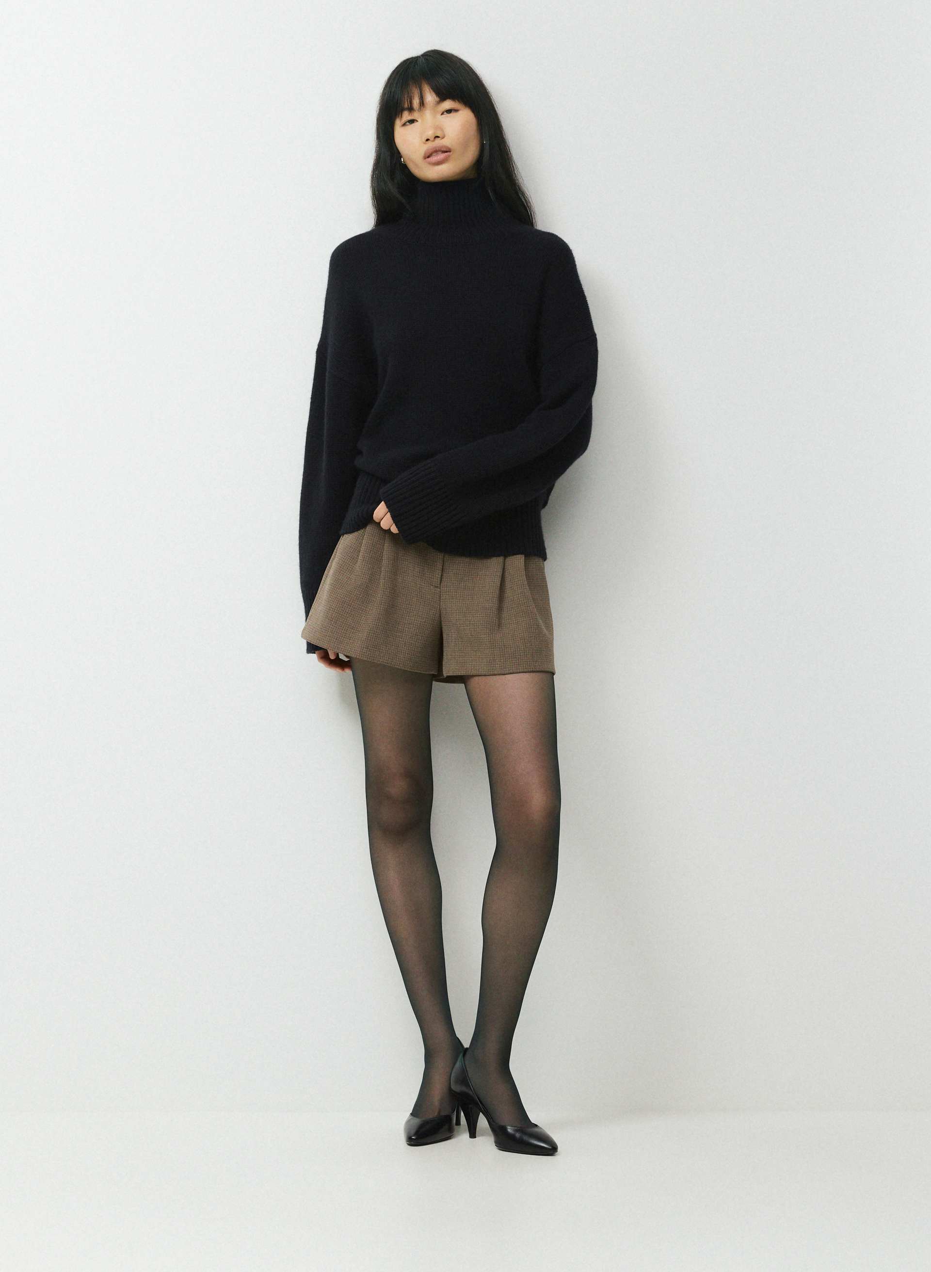 HALL SHORT - EVERSENTIAL™ - Softly structured high-rise micro shorts. 