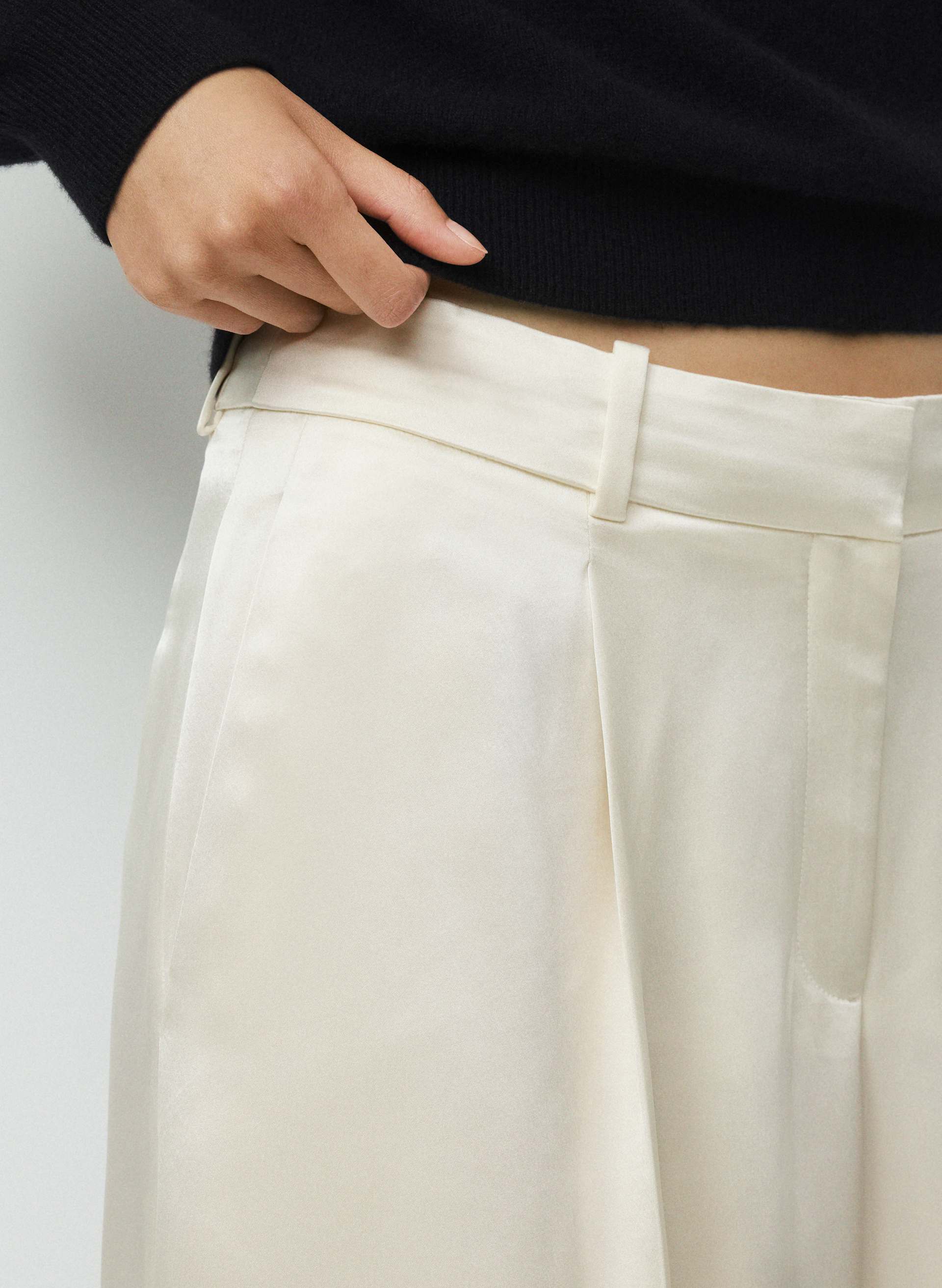 TOUCHPOINT SATIN SHORT | Aritzia