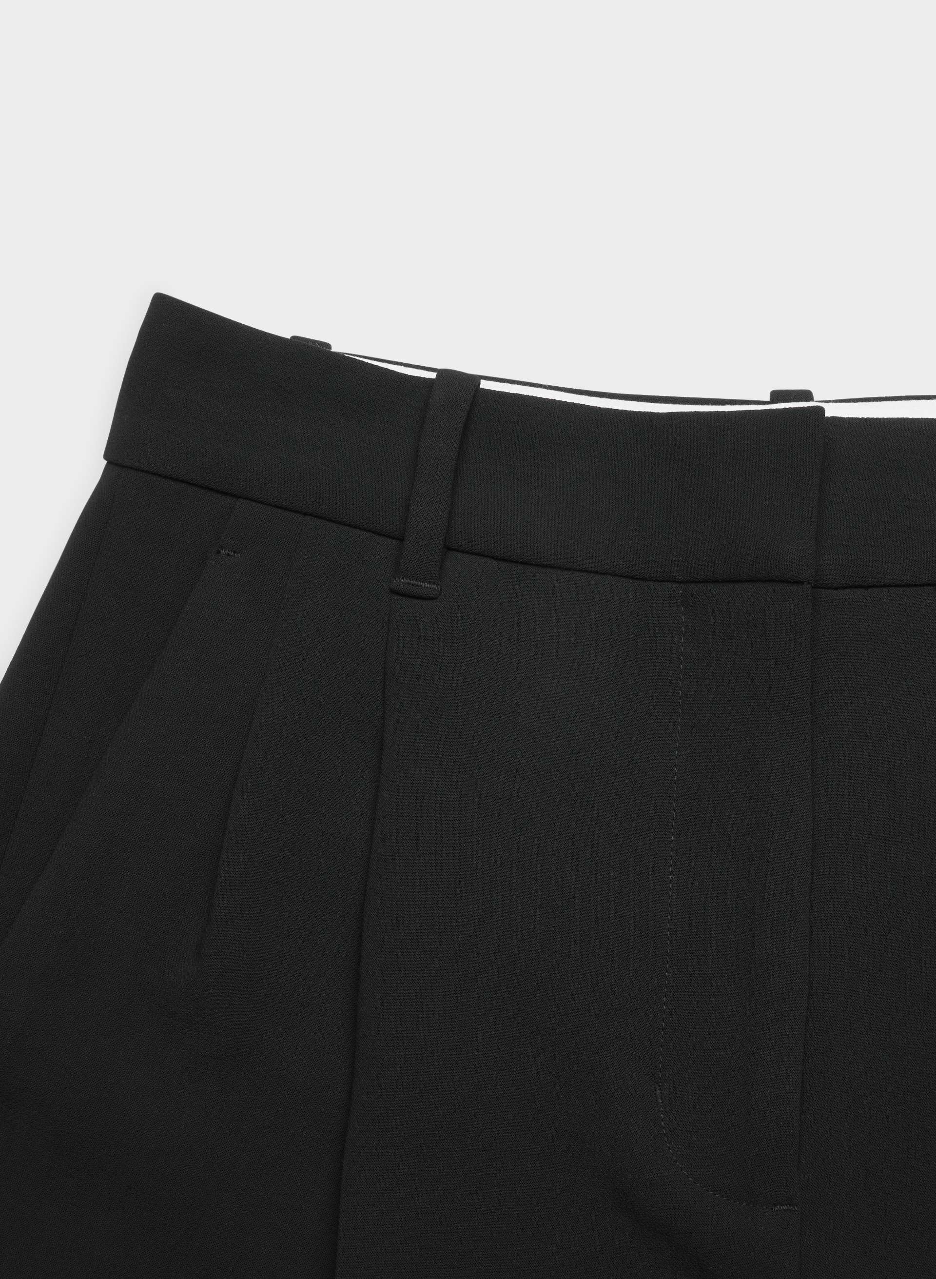 THE EFFORTLESS SHORT™ MINI | Aritzia