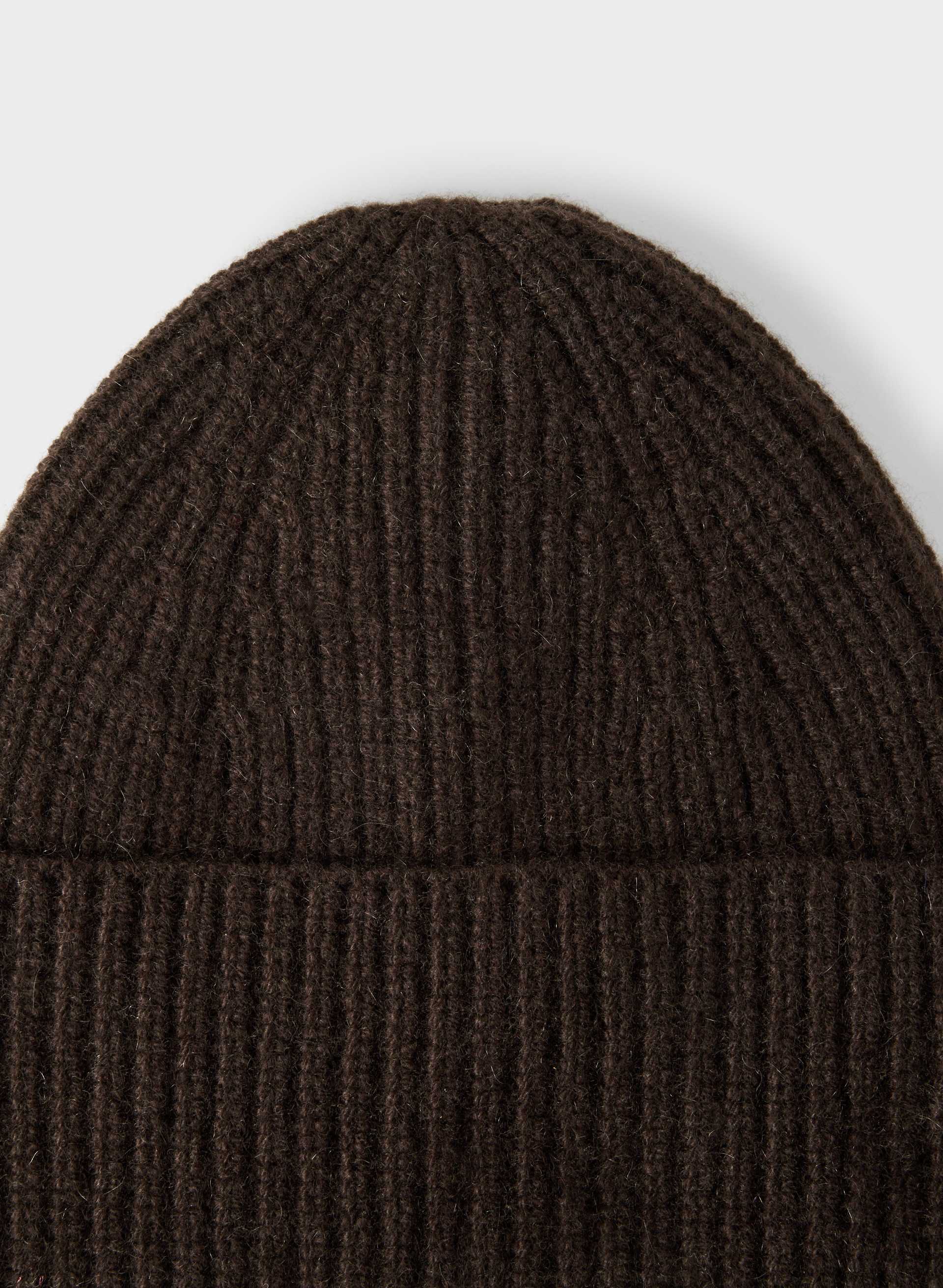 CASHMERE CRESTED BEANIE | Aritzia