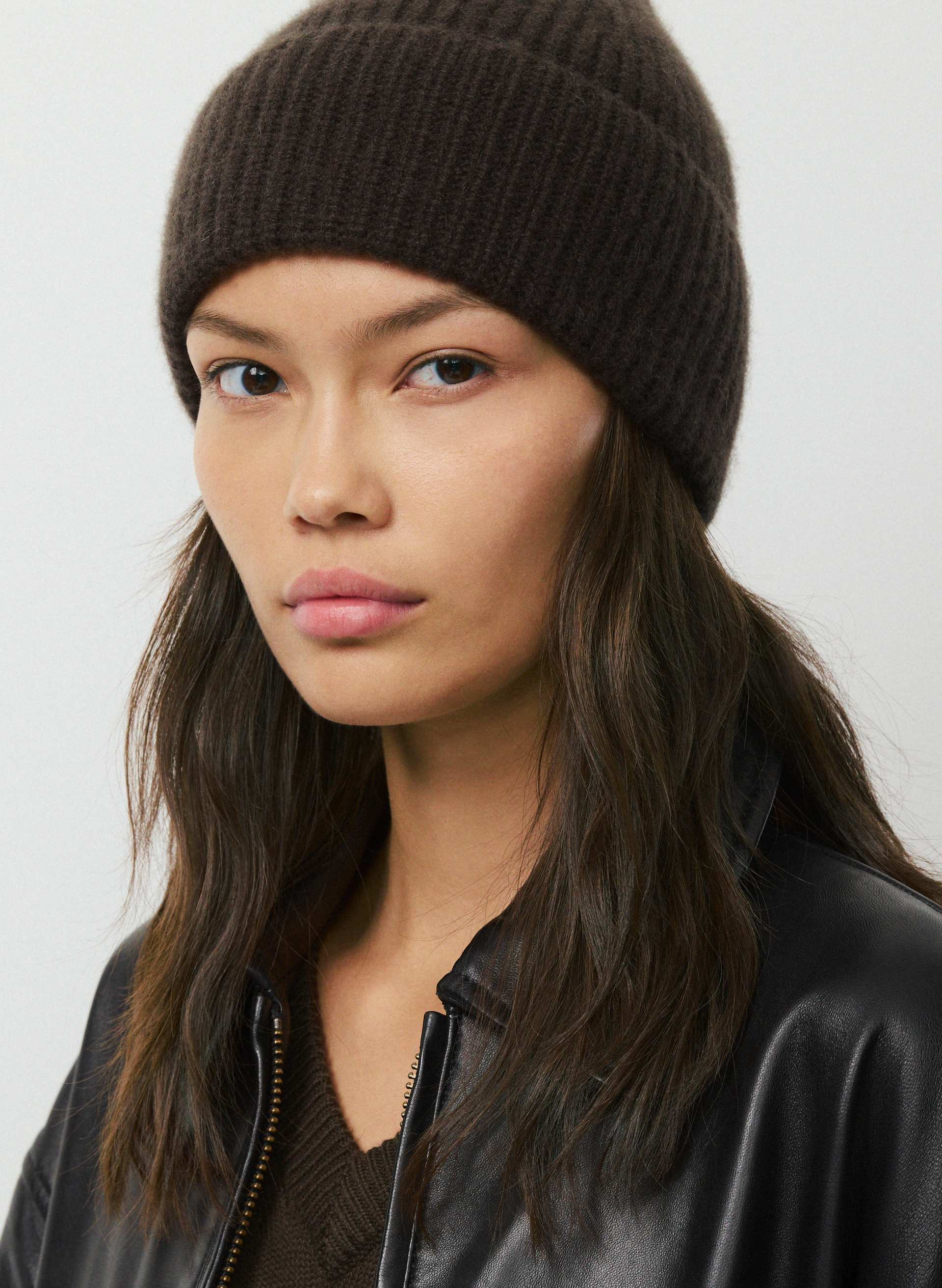 CASHMERE CRESTED BEANIE | Aritzia