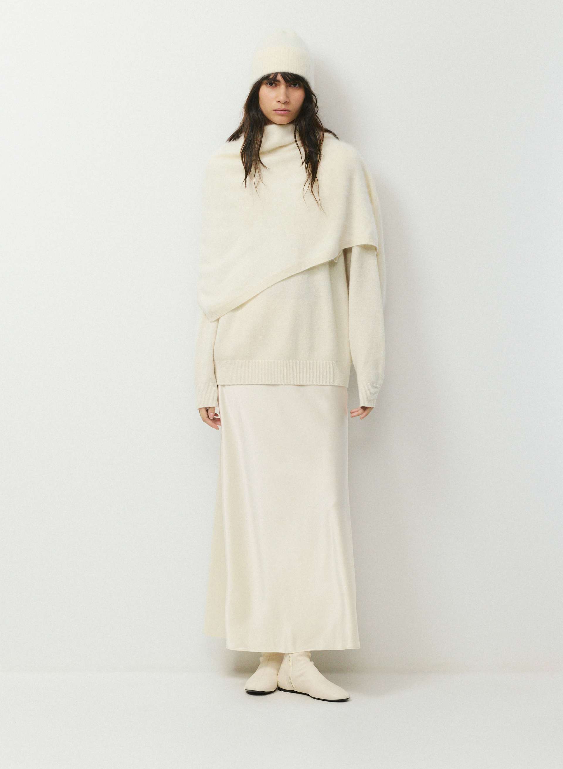 BRUSHED WOOL CASHMERE MOTTO BEANIE | Aritzia