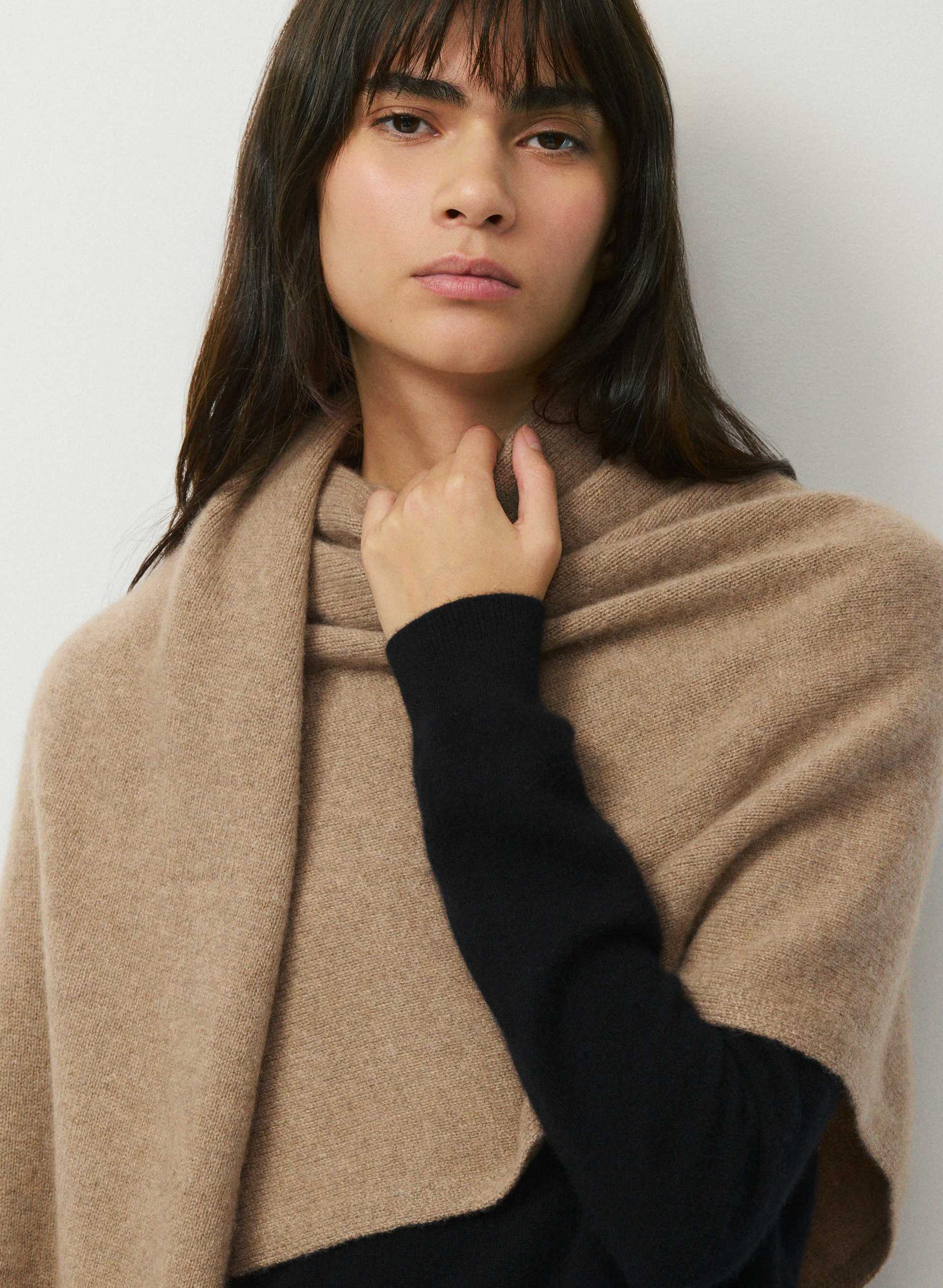 ESSENTIAL CASHMERE BLANKET SCARF | Aritzia