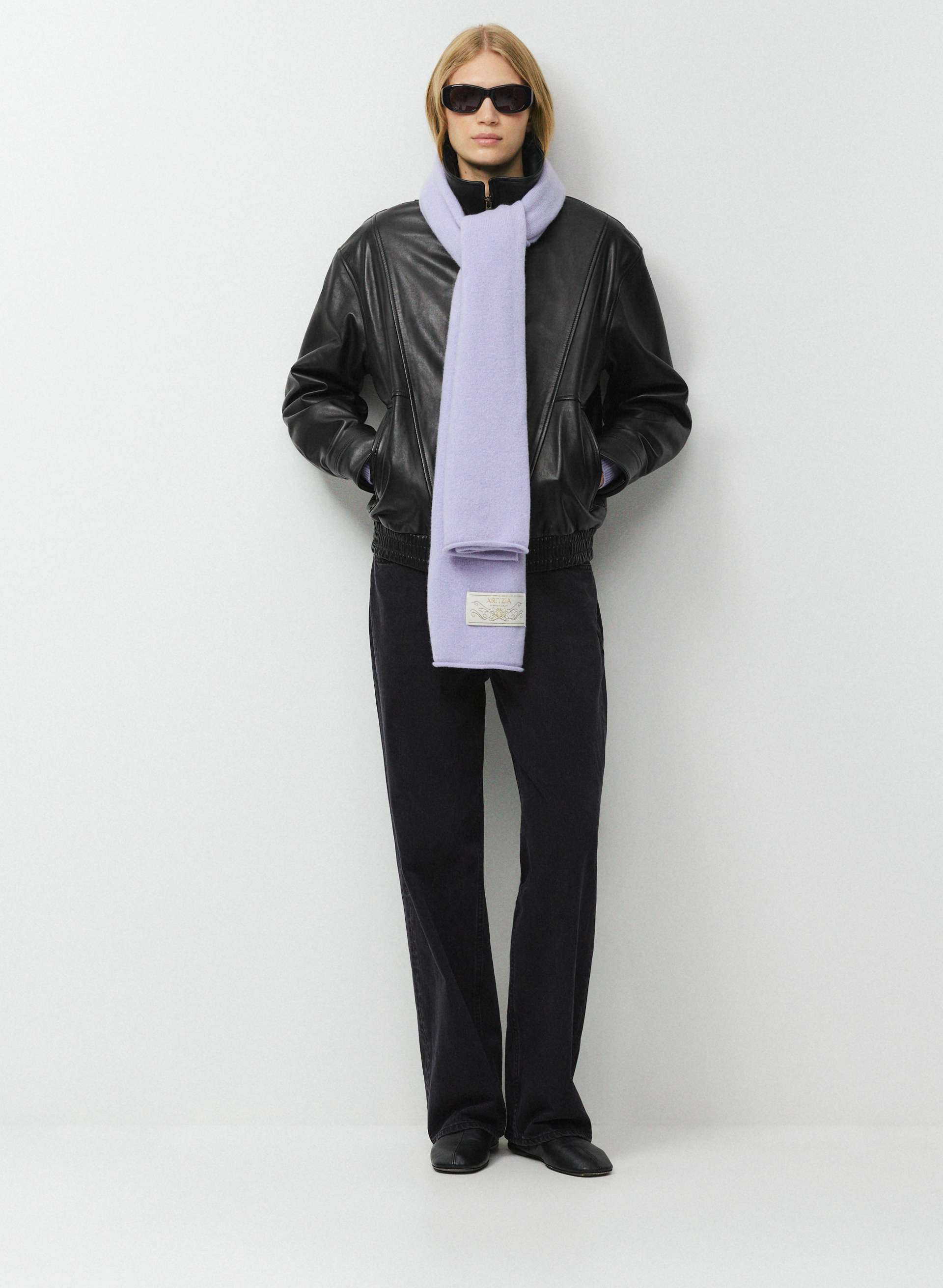ESSENTIAL CASHMERE MILLENNIA LARGE SCARF - Midweight 100% cashmere rectangle scarf with rolled hem. 