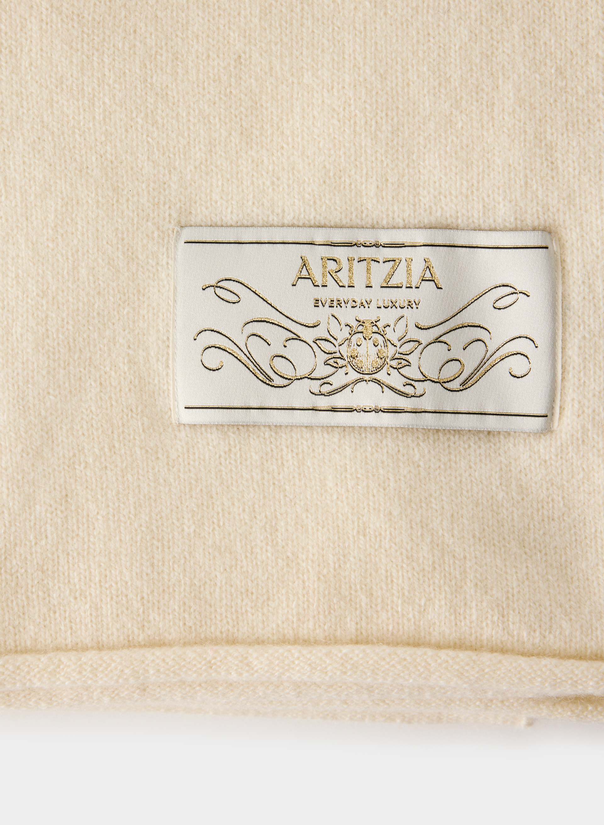 ESSENTIAL CASHMERE MILLENNIA LARGE SCARF | Aritzia