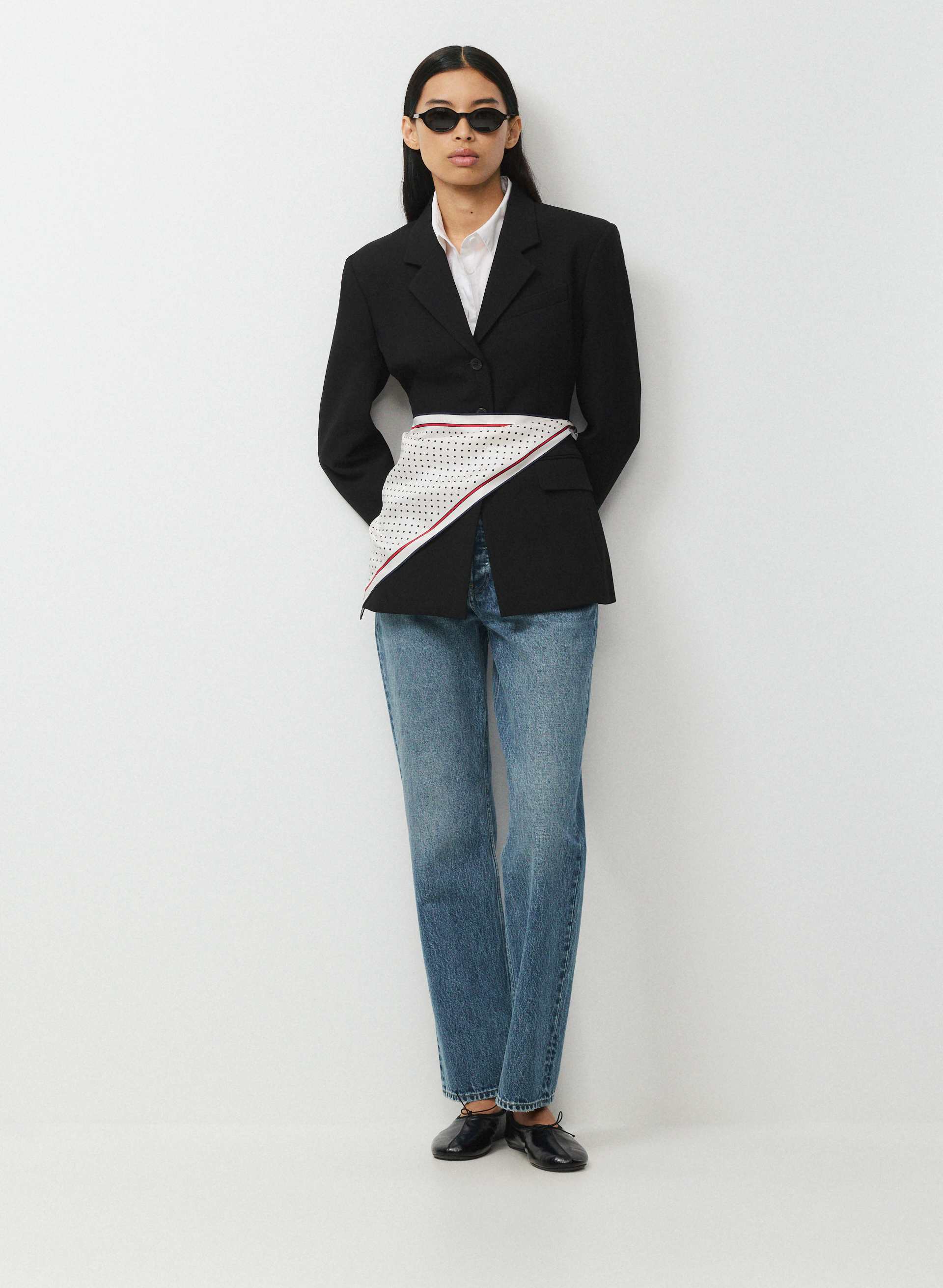 VITTI SILK TRIANGLE SCARF | Aritzia