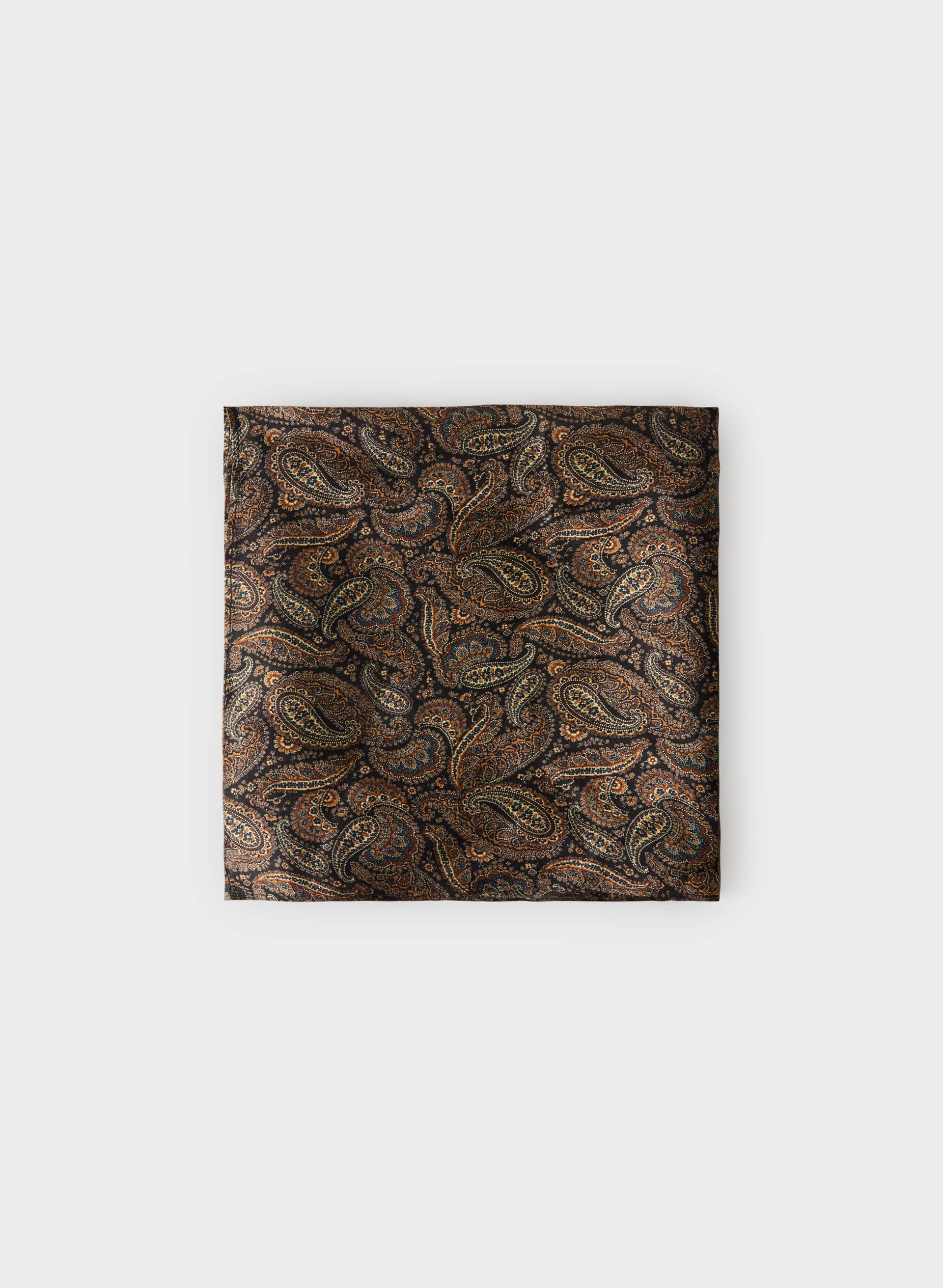 GRAND FOULARD LOREN EN SOIE | Aritzia