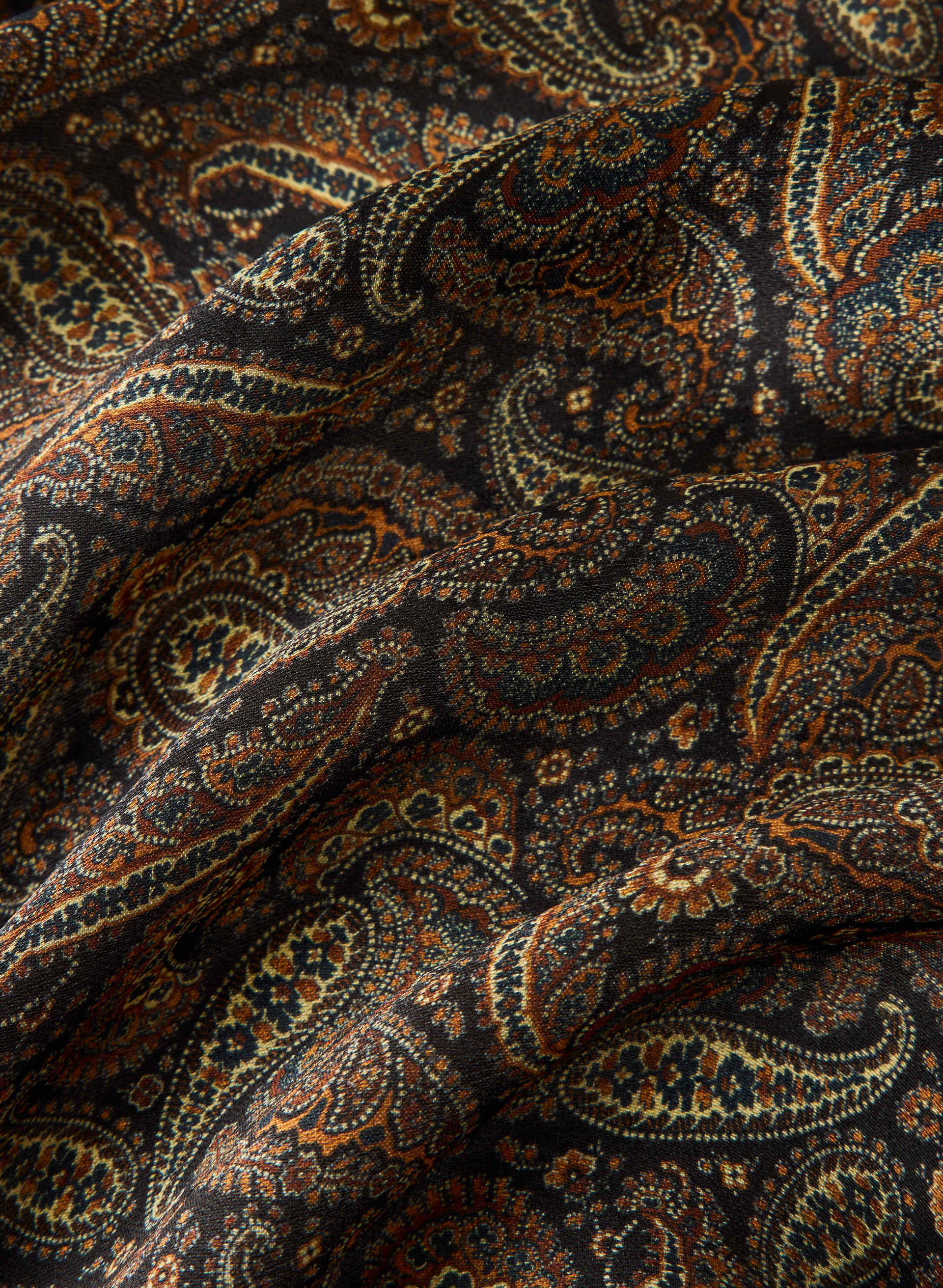 GRAND FOULARD LOREN EN SOIE | Aritzia