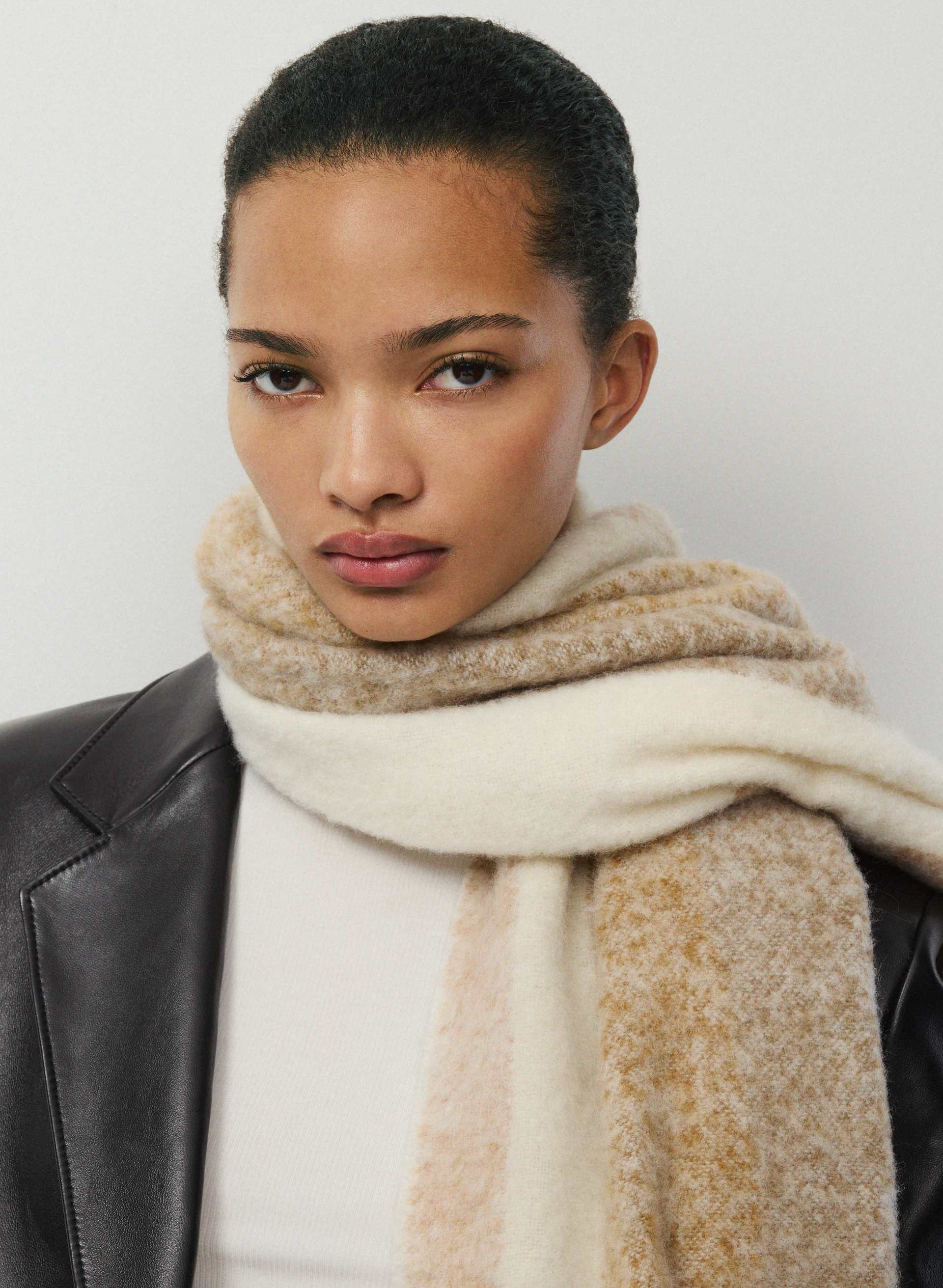 TWIST SCARF | Aritzia