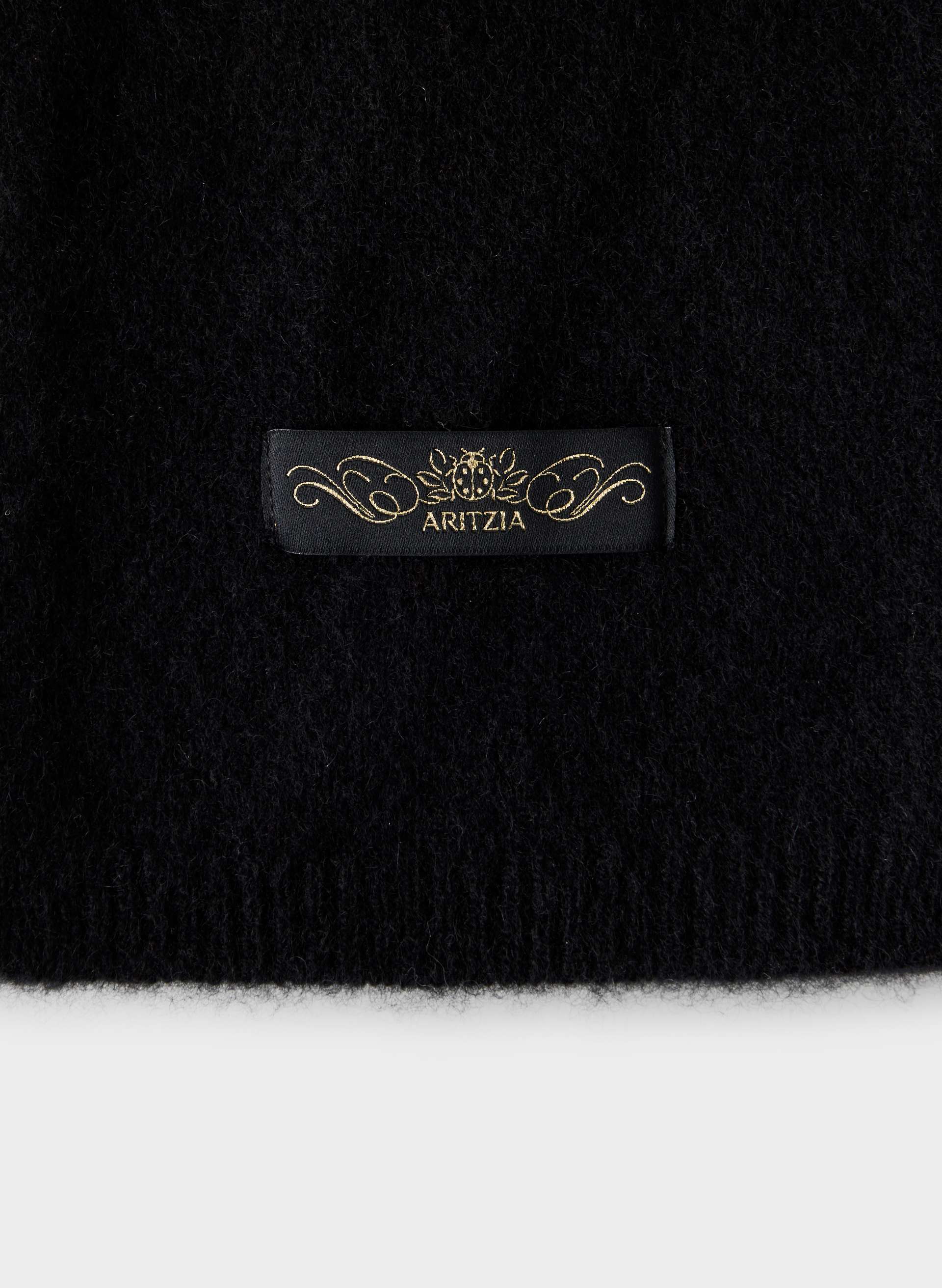 ESSENTIAL CASHMERE MILLENNIA SMALL SCARF | Aritzia