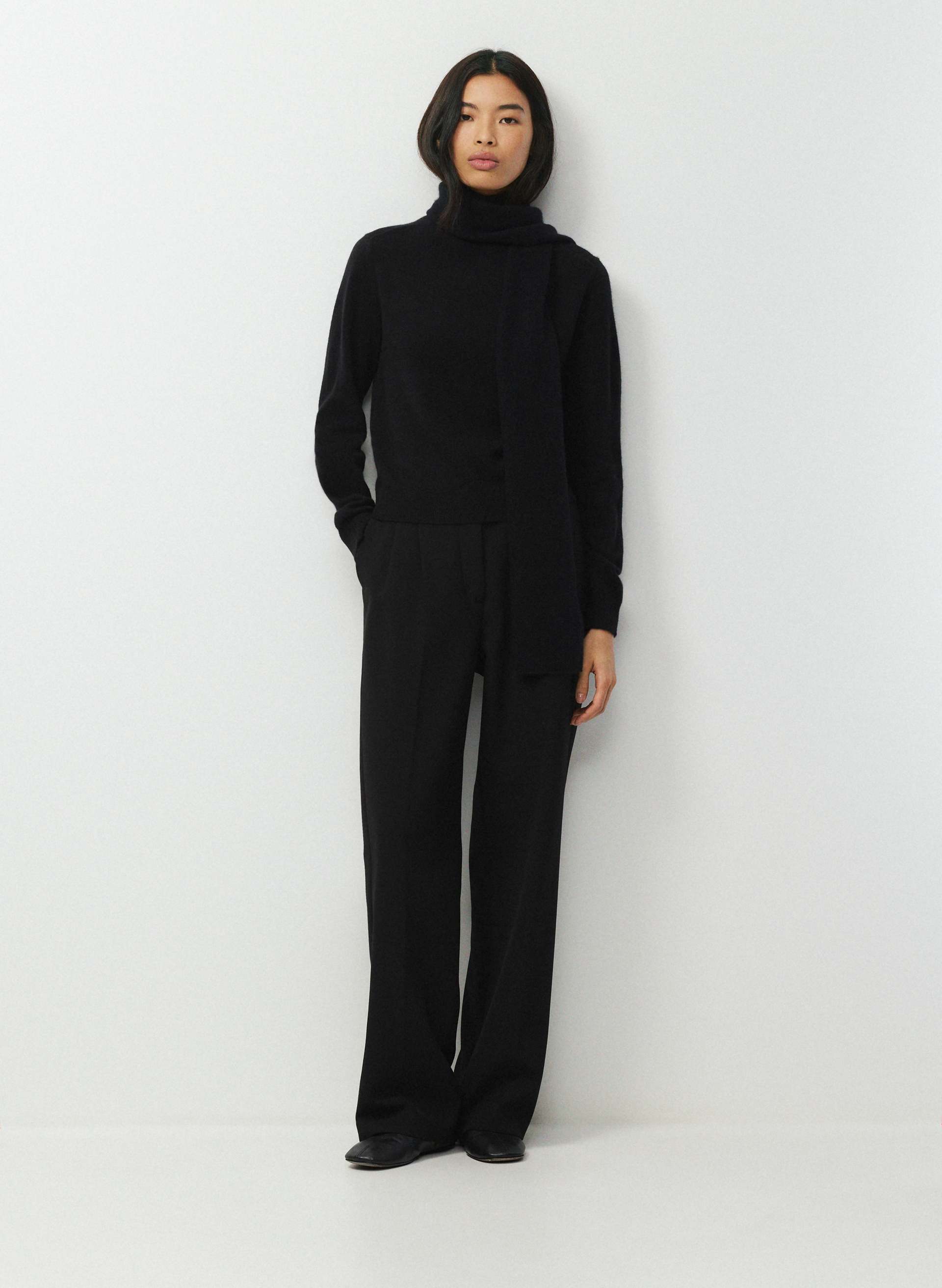 ESSENTIAL CASHMERE MILLENNIA SMALL SCARF | Aritzia