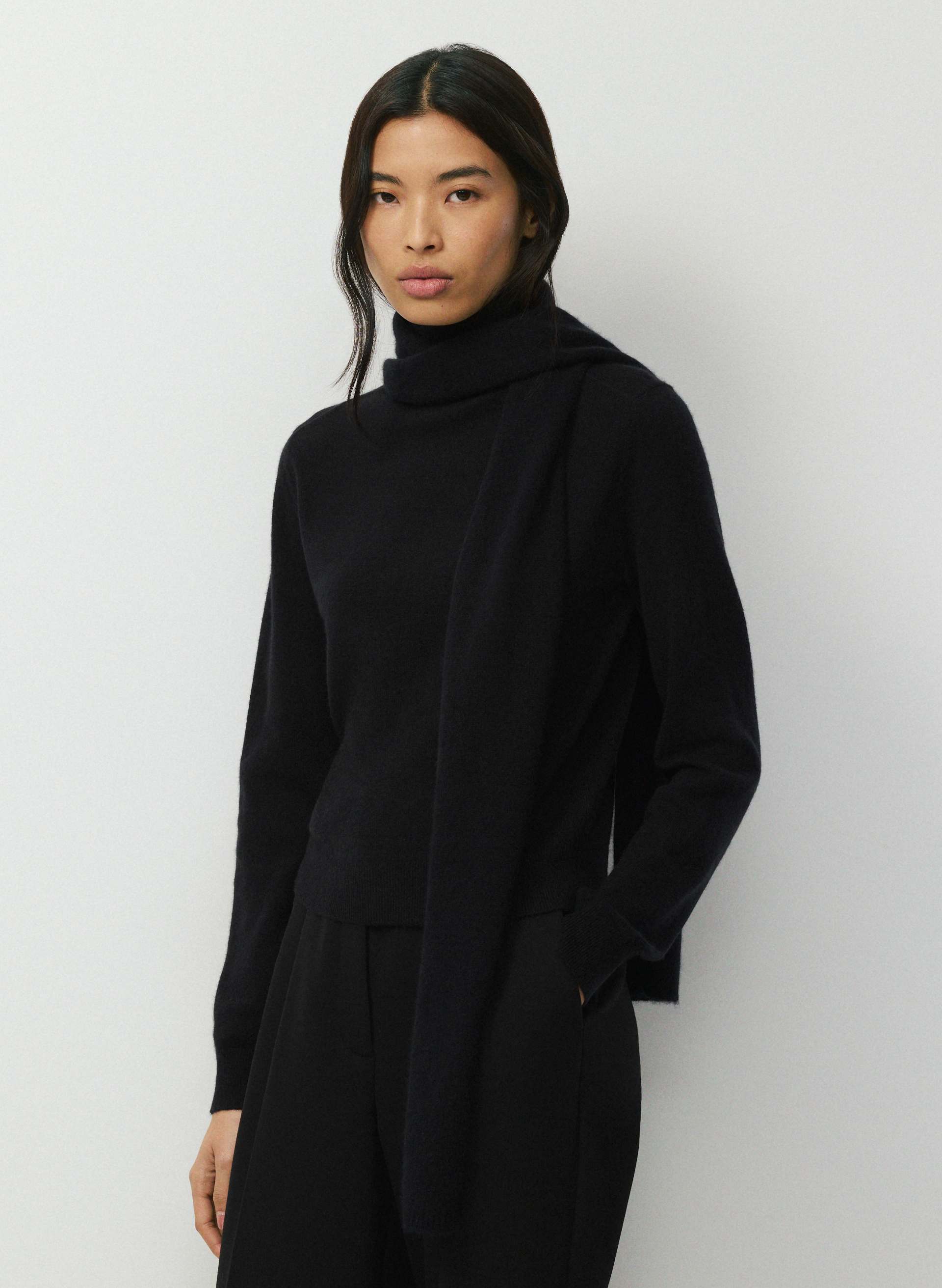 ESSENTIAL CASHMERE MILLENNIA SMALL SCARF | Aritzia