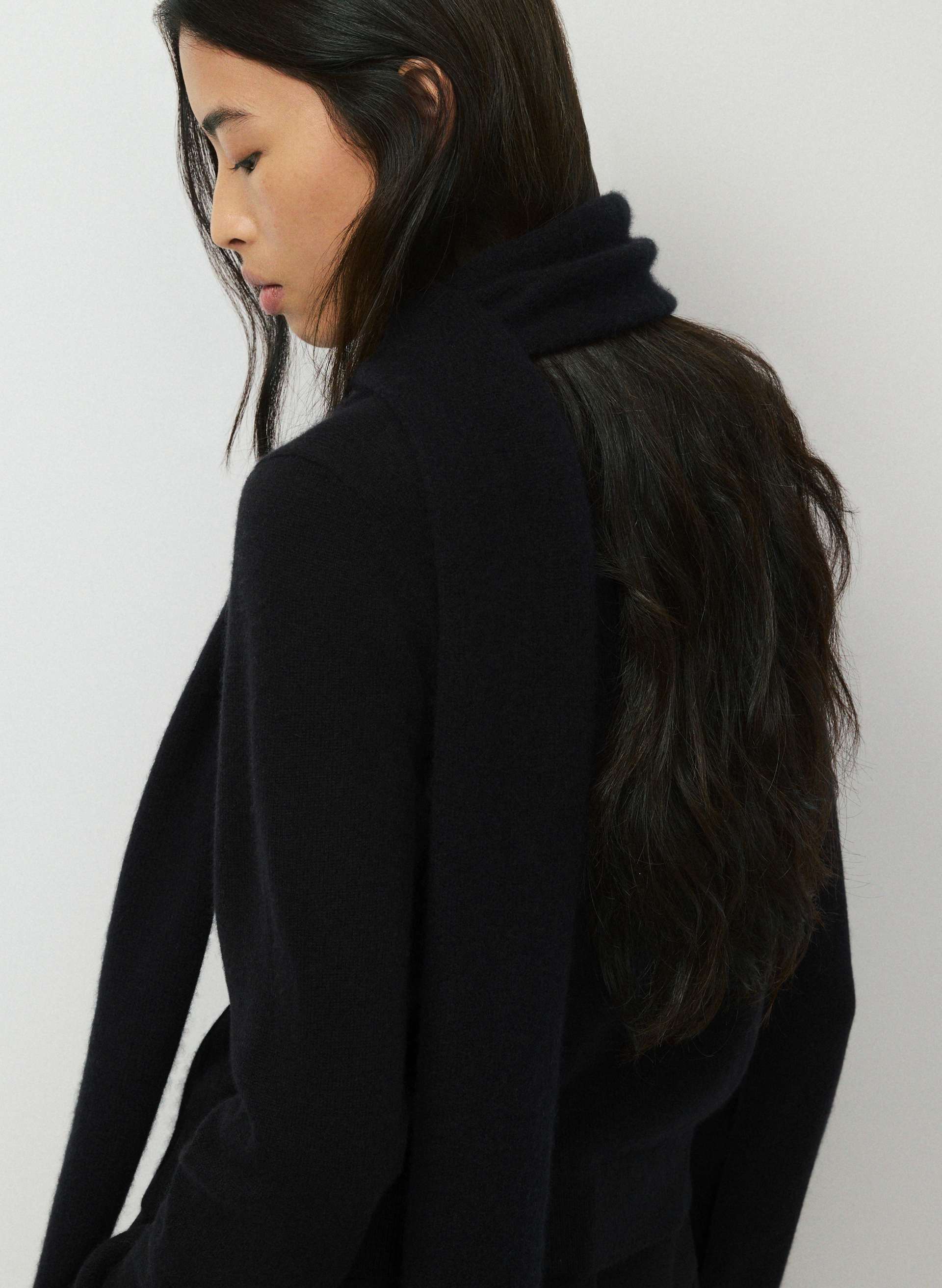 ESSENTIAL CASHMERE MILLENNIA SMALL SCARF | Aritzia