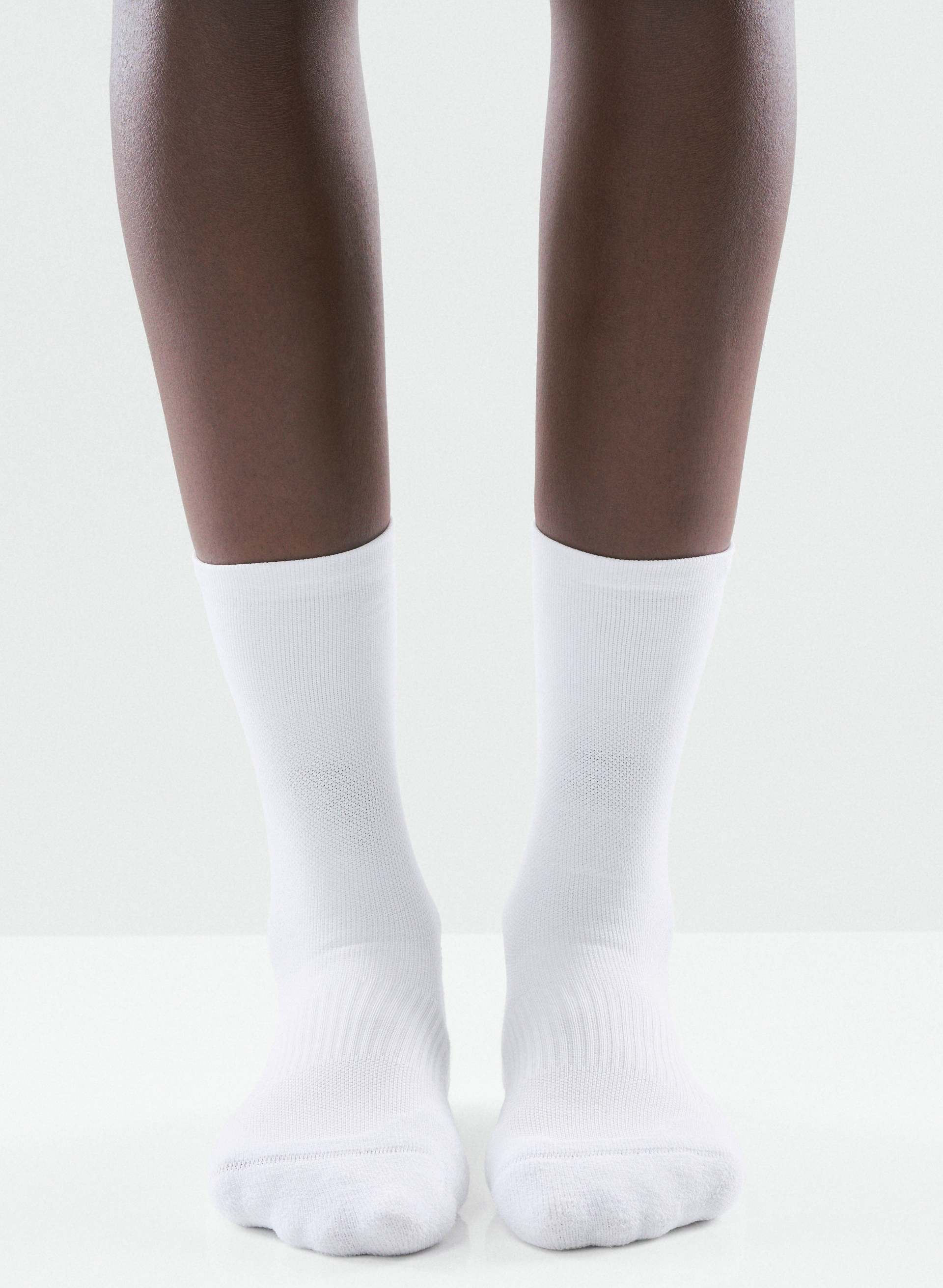 SOFTSET™ STUDIO GRIP CREW SOCK 2-PACK - Sweat-wicking performance grip crew socks, 2-pack. 