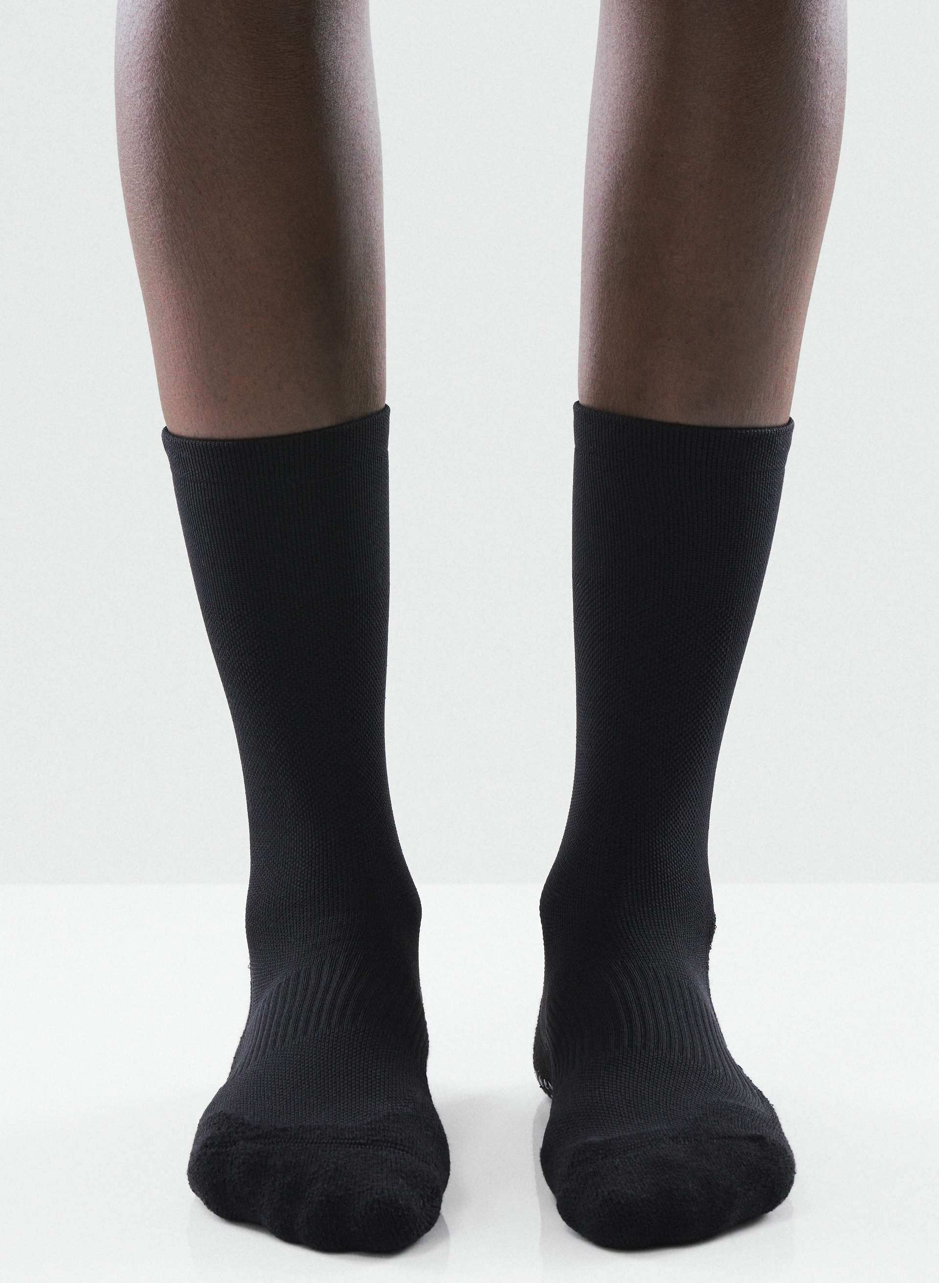 SOFTSET™ STUDIO GRIP CREW SOCK 2-PACK - Sweat-wicking performance grip crew socks, 2-pack. 