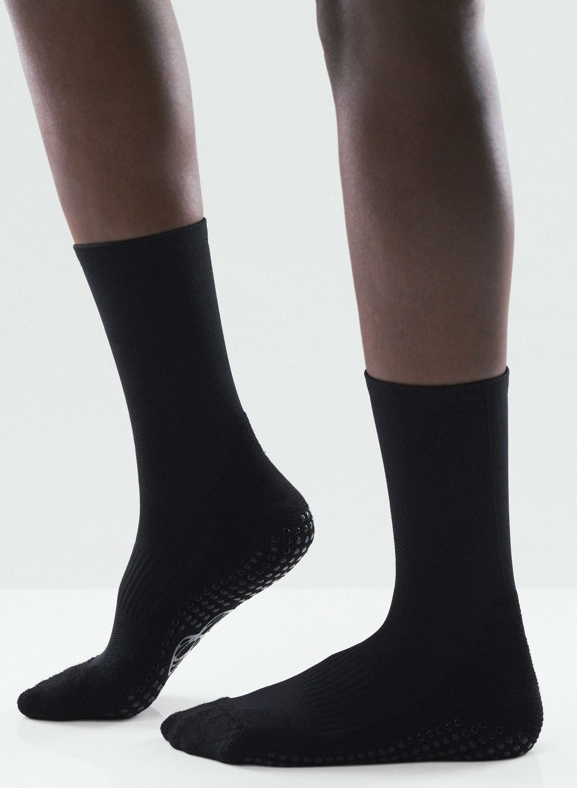 SOFTSET™ STUDIO GRIP CREW SOCK 2-PACK | Aritzia