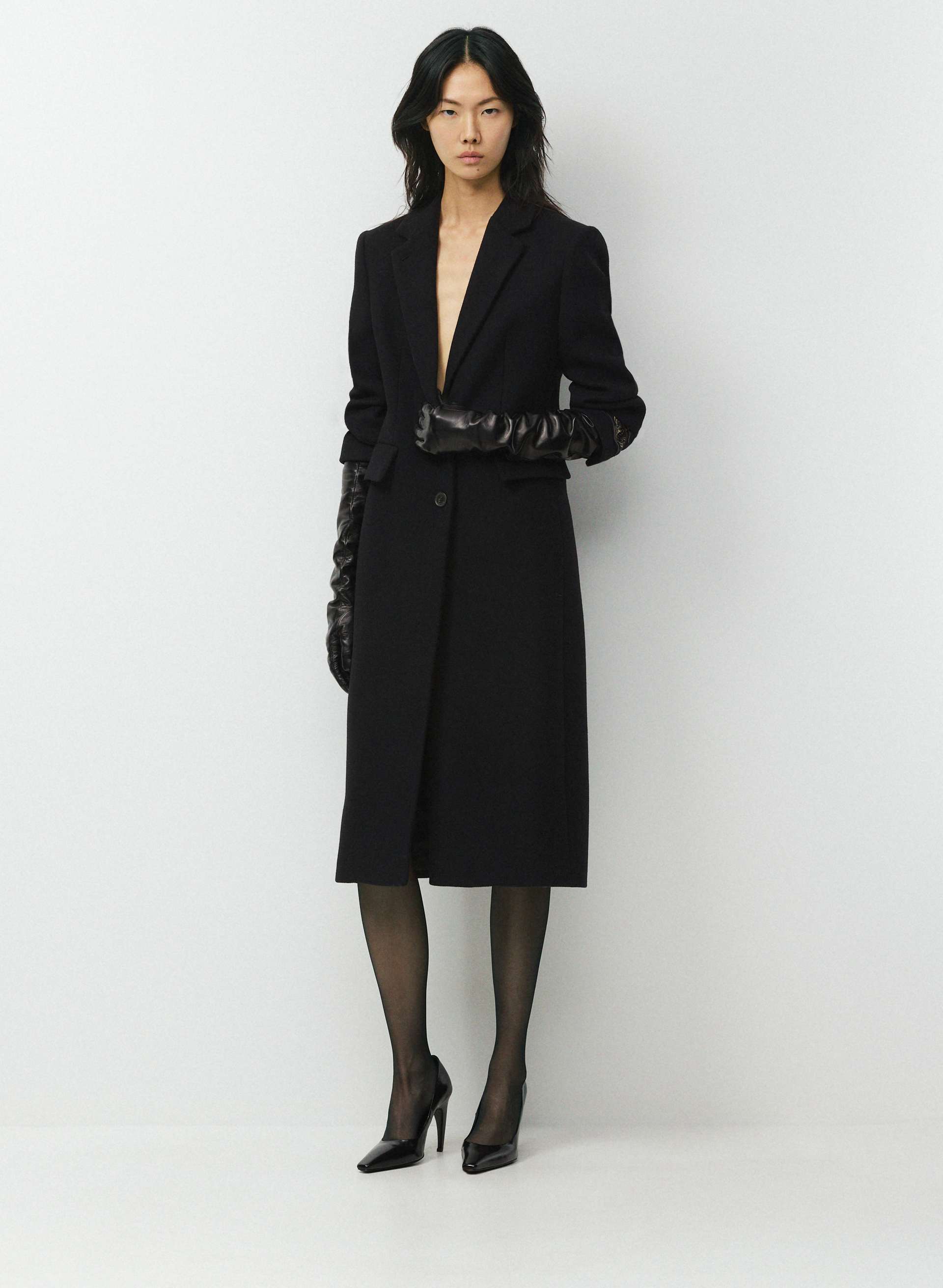 RENOWN LEATHER EXTRA-LONG GLOVES | Aritzia