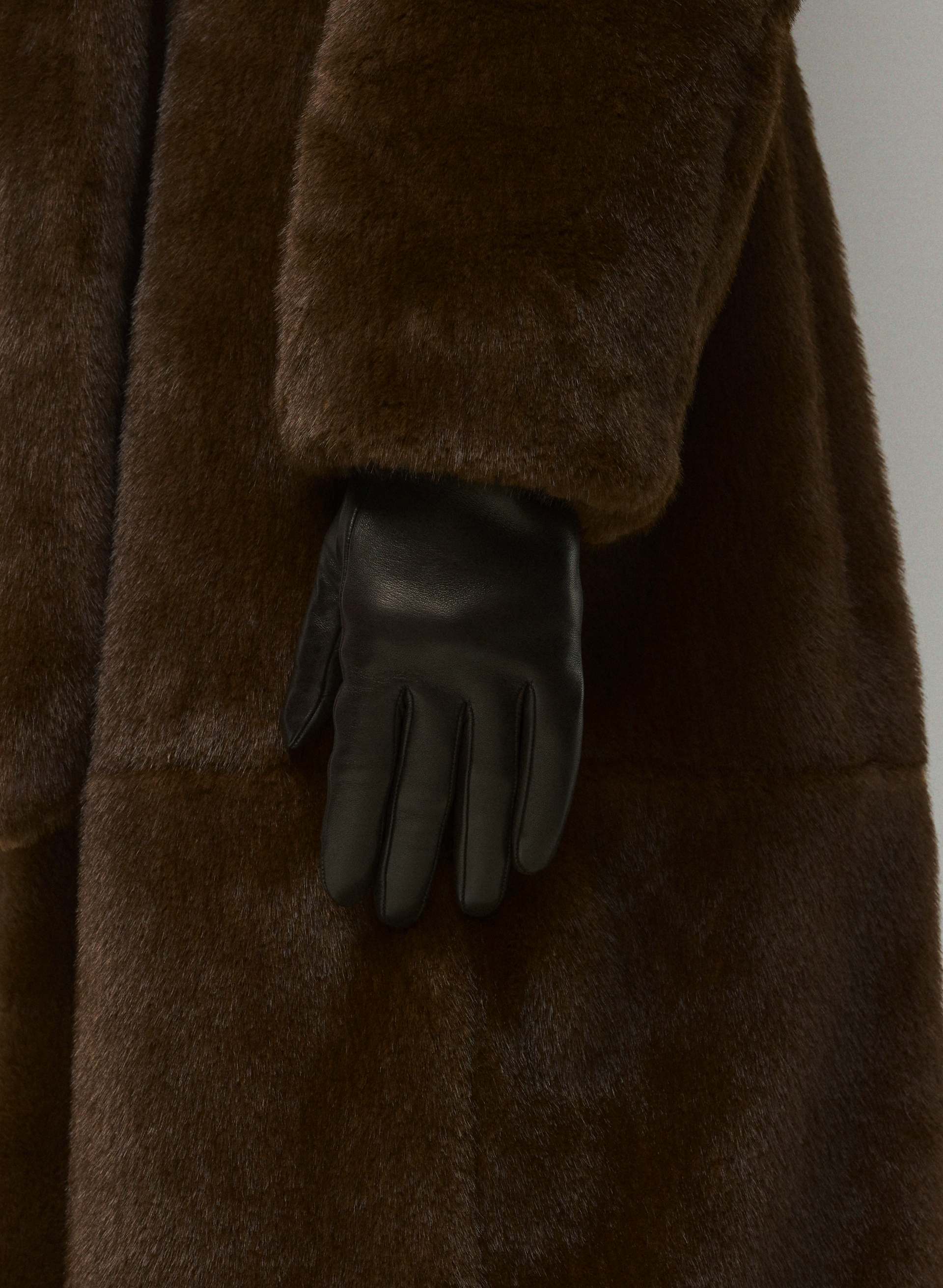 RENOWN LEATHER EXTRA-LONG GLOVES | Aritzia