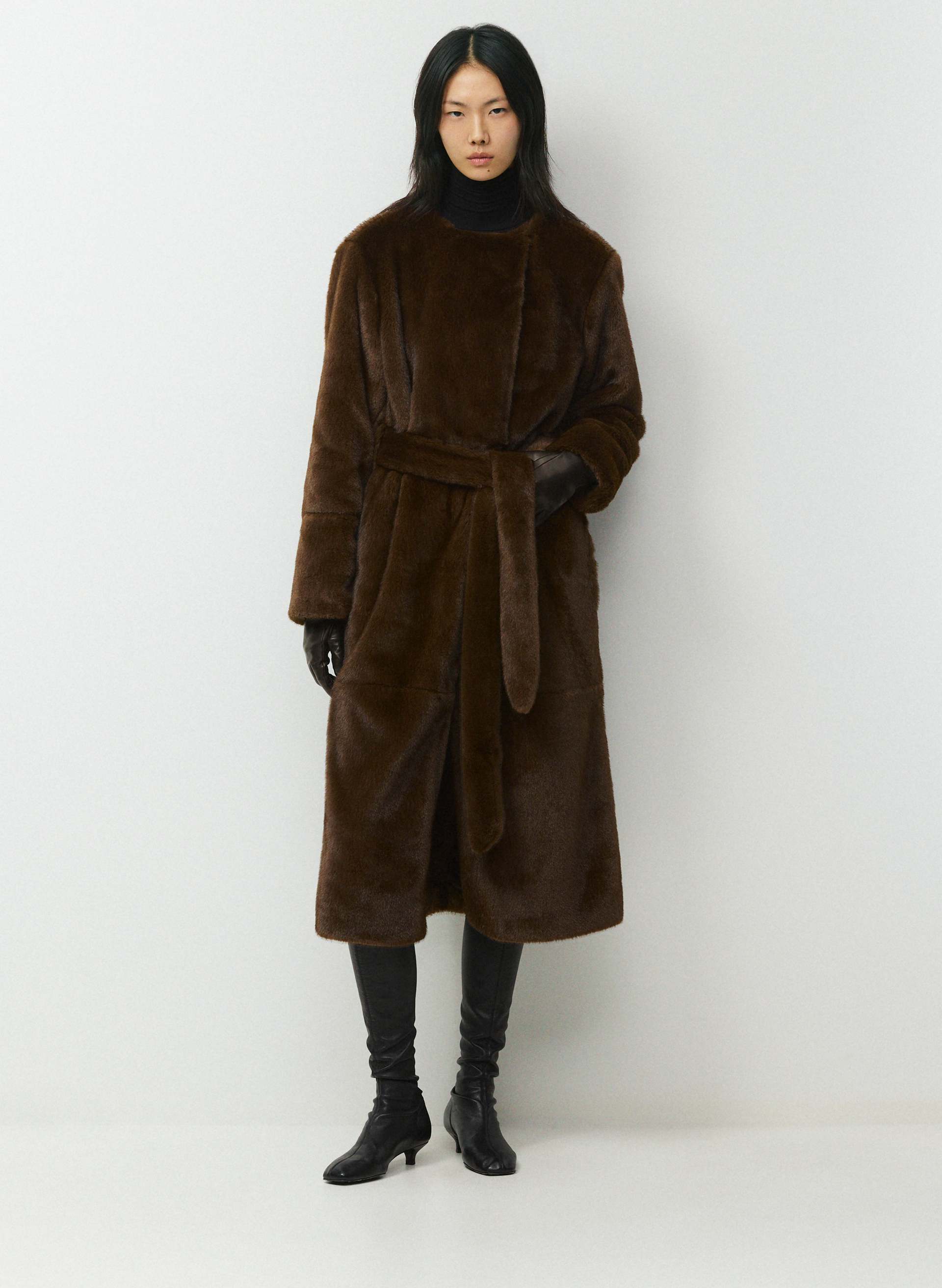 RENOWN LEATHER EXTRA-LONG GLOVES | Aritzia