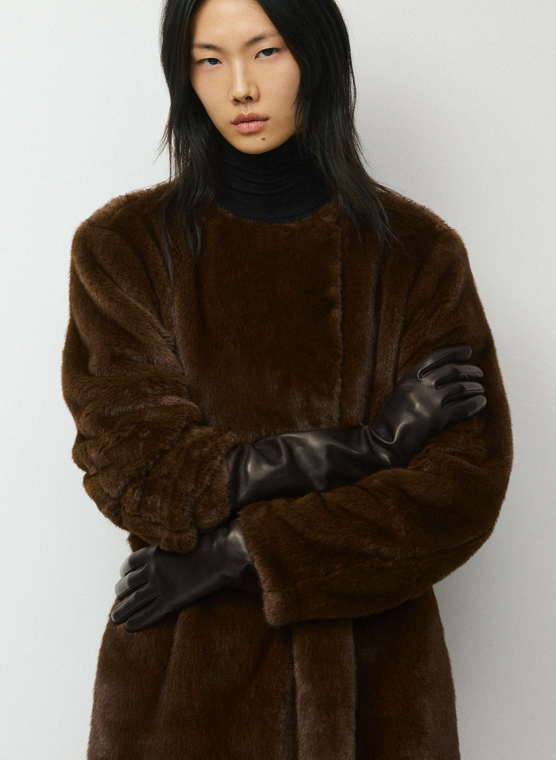 RENOWN LEATHER EXTRA-LONG GLOVES | Aritzia
