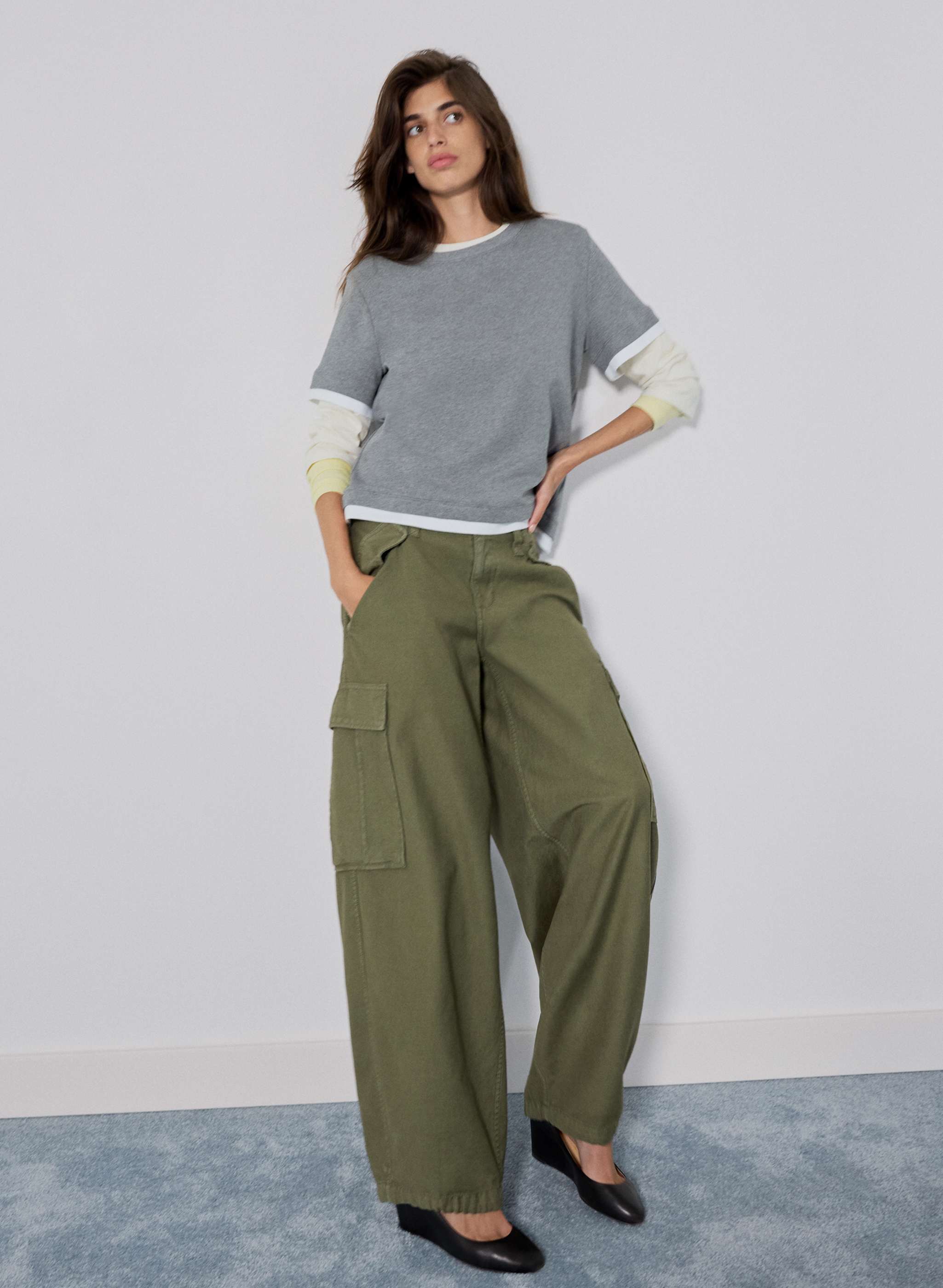 INN CARGO PANT - Relaxed 100% cotton super low-rise cargo pants. 
