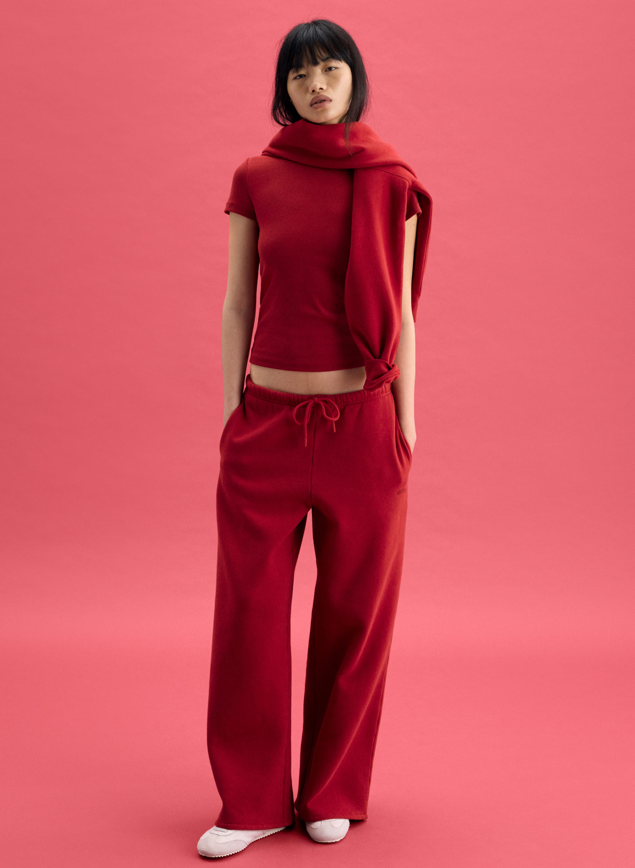 COZY SWEATFLEECE MEGA FLUTTER™ SWEATPANT - Oversized, high-rise flutter-leg sweatpants with finished hem. 