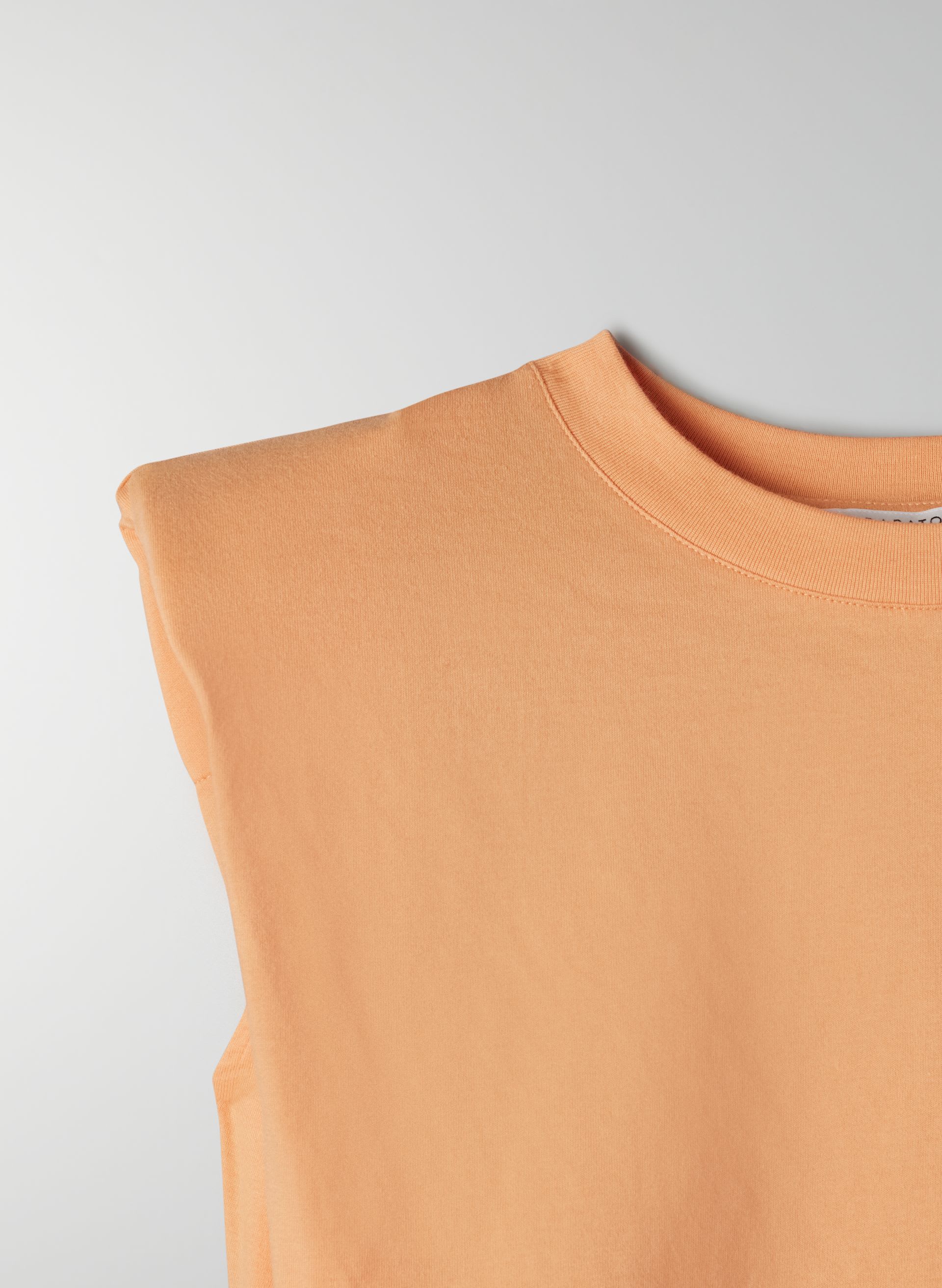 SHOULDER PAD CROPPED TANK | Aritzia