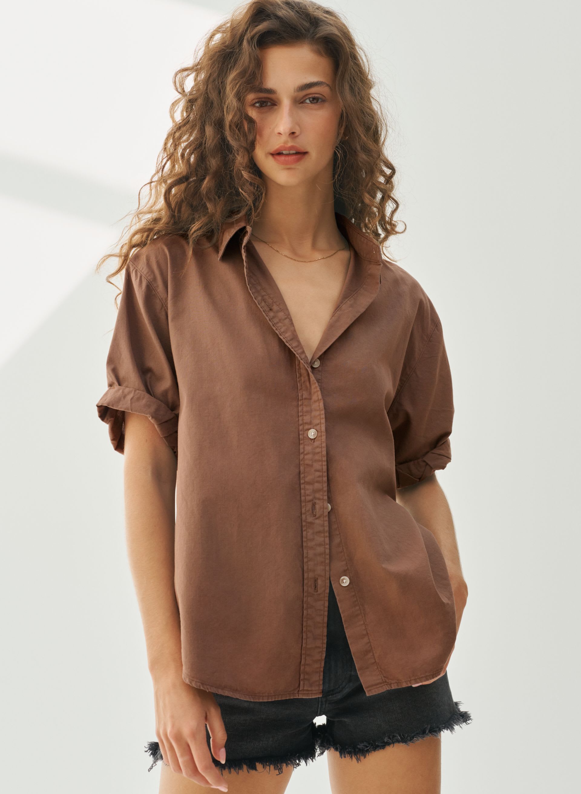 スリア　ジョージーナトップ Denim Forum The Jane Shirt | Aritzia US