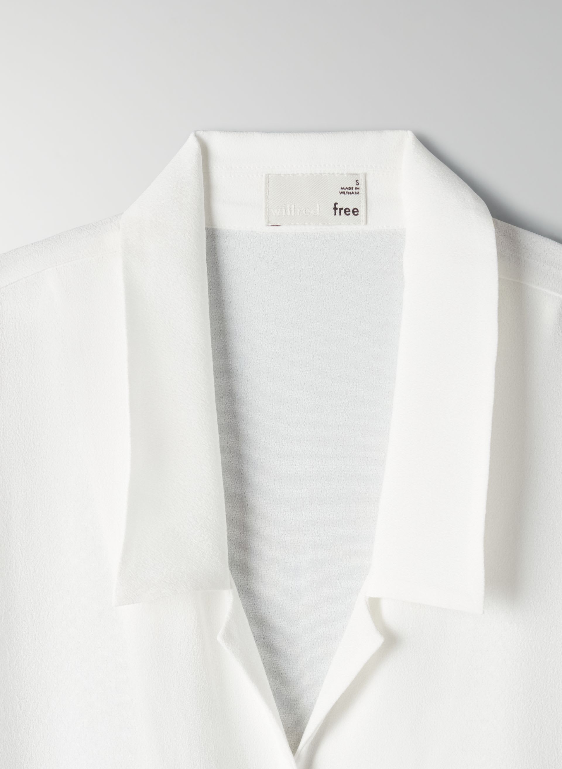 LA BLOUSE NOUÉE À L'AVANT | Aritzia