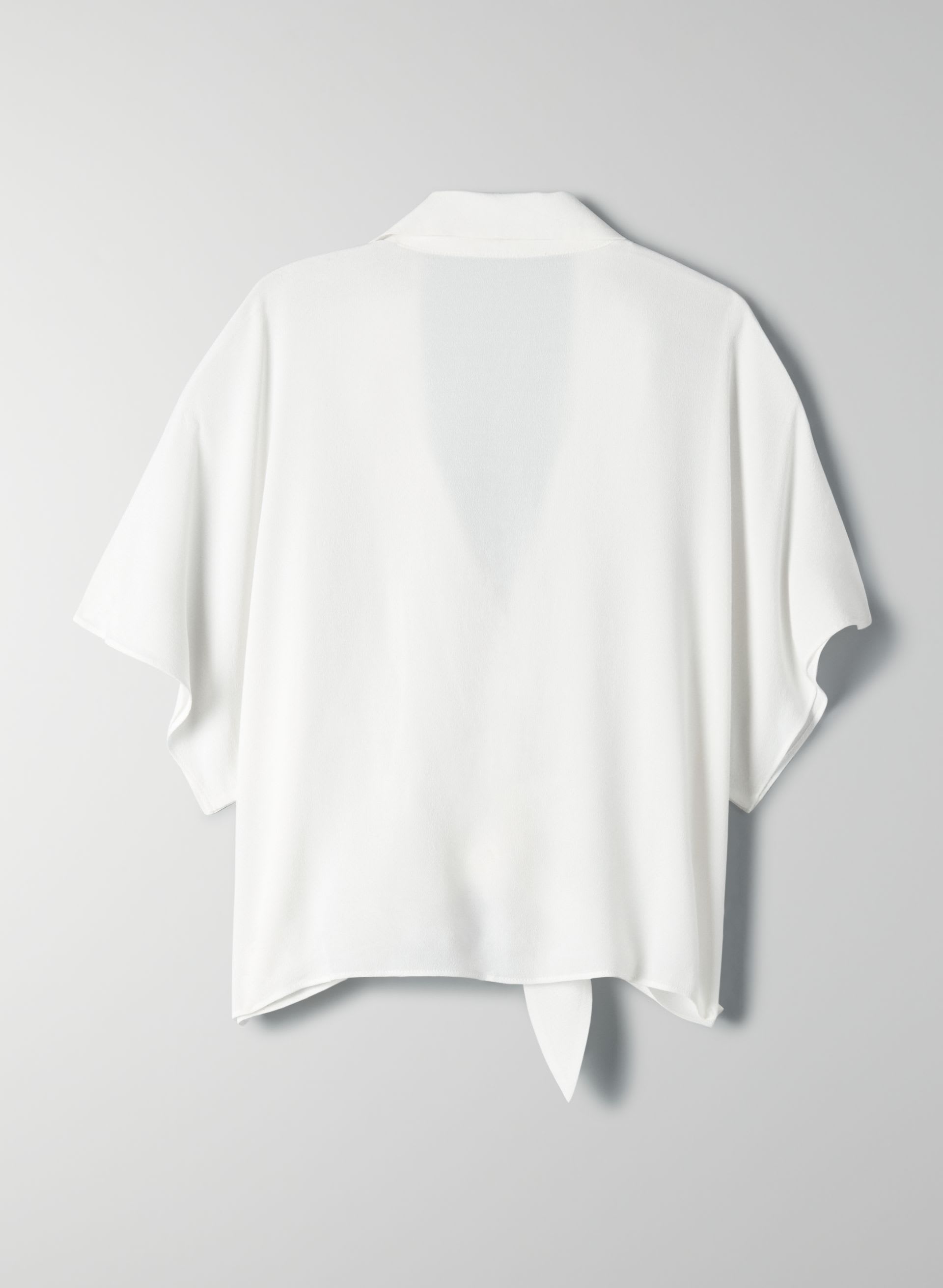 LA BLOUSE NOUÉE À L'AVANT | Aritzia
