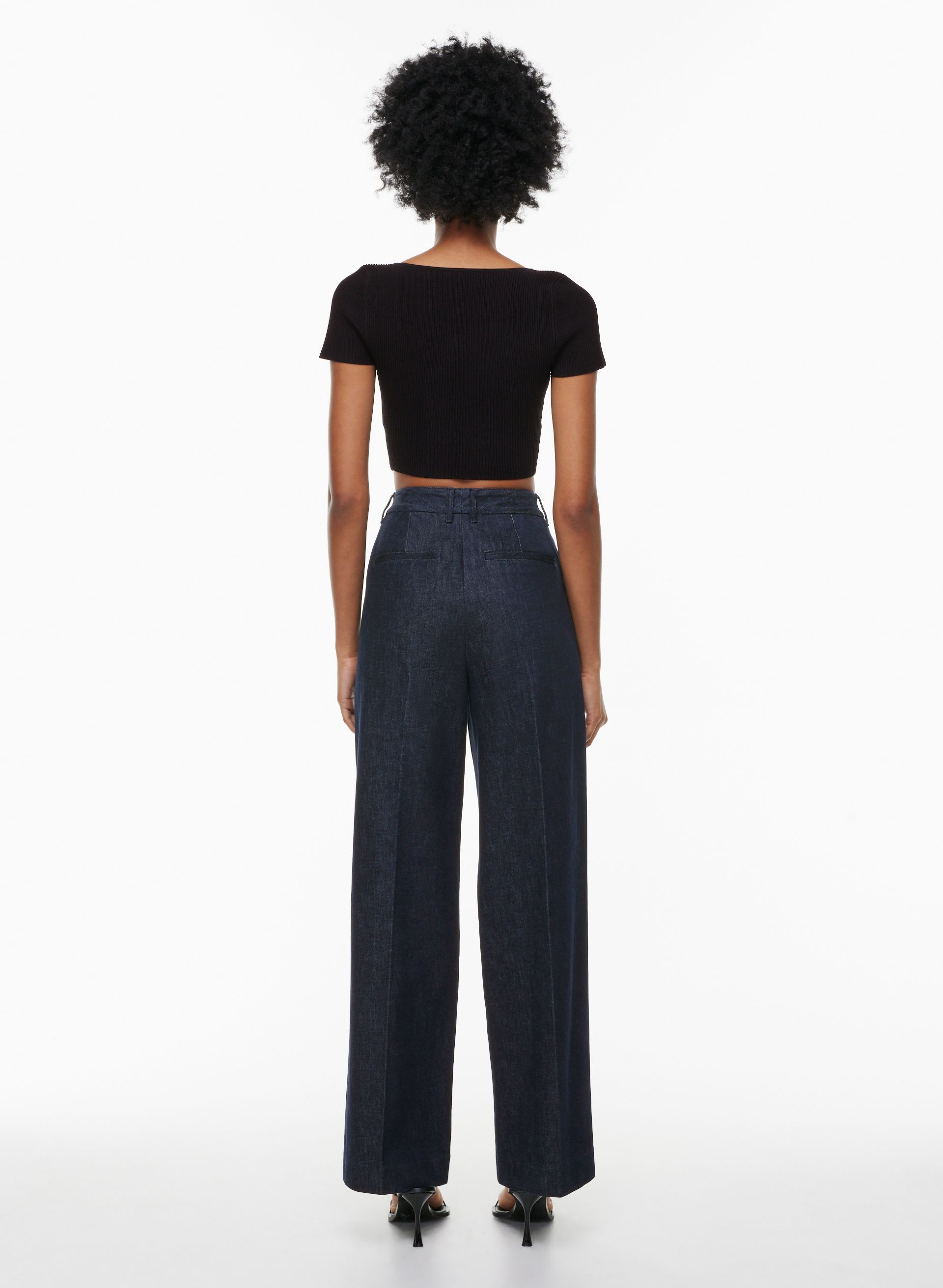 HAUT À ENCOLURE CARRÉE EN TRICOT SCULPTANT | Aritzia