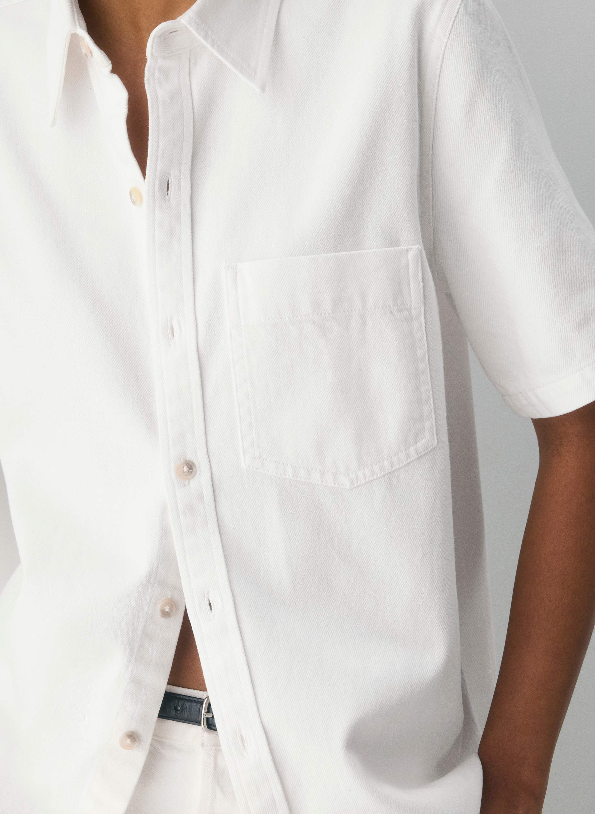 THE '90S VINTAGE SHORTSLEEVE DENIM SHIRT | Aritzia
