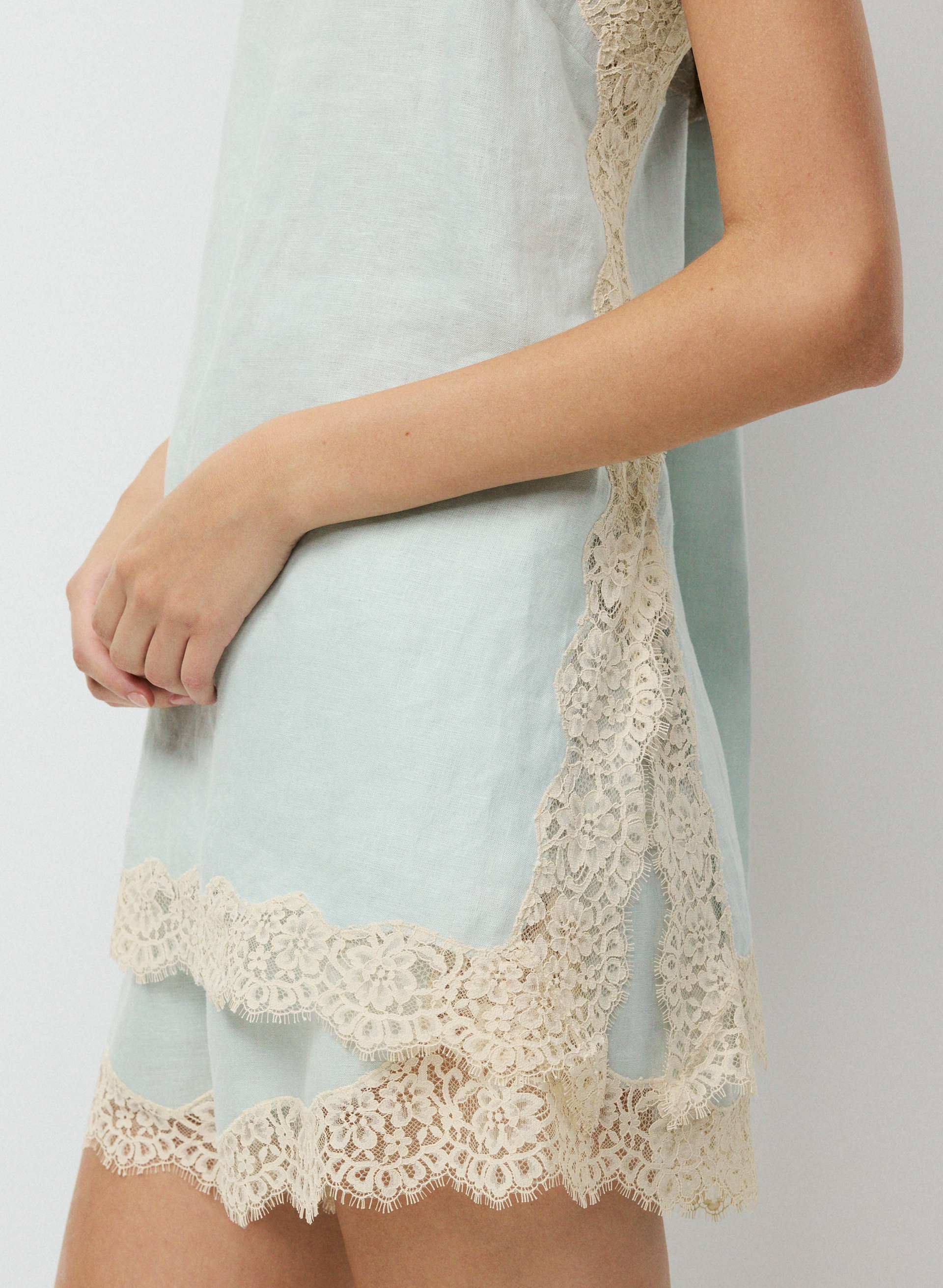 SERIF LINEN CAMISOLE | Aritzia