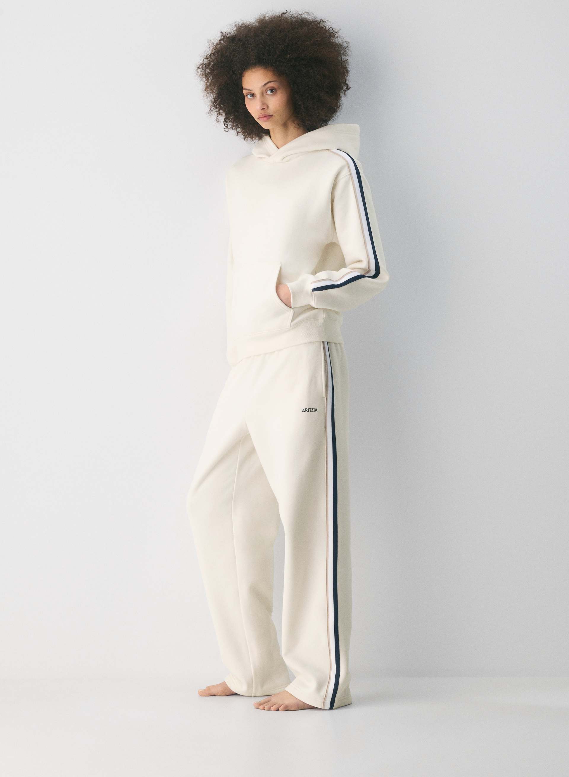 COZY SWEATFLEECE PERFECT HOODIE | Aritzia