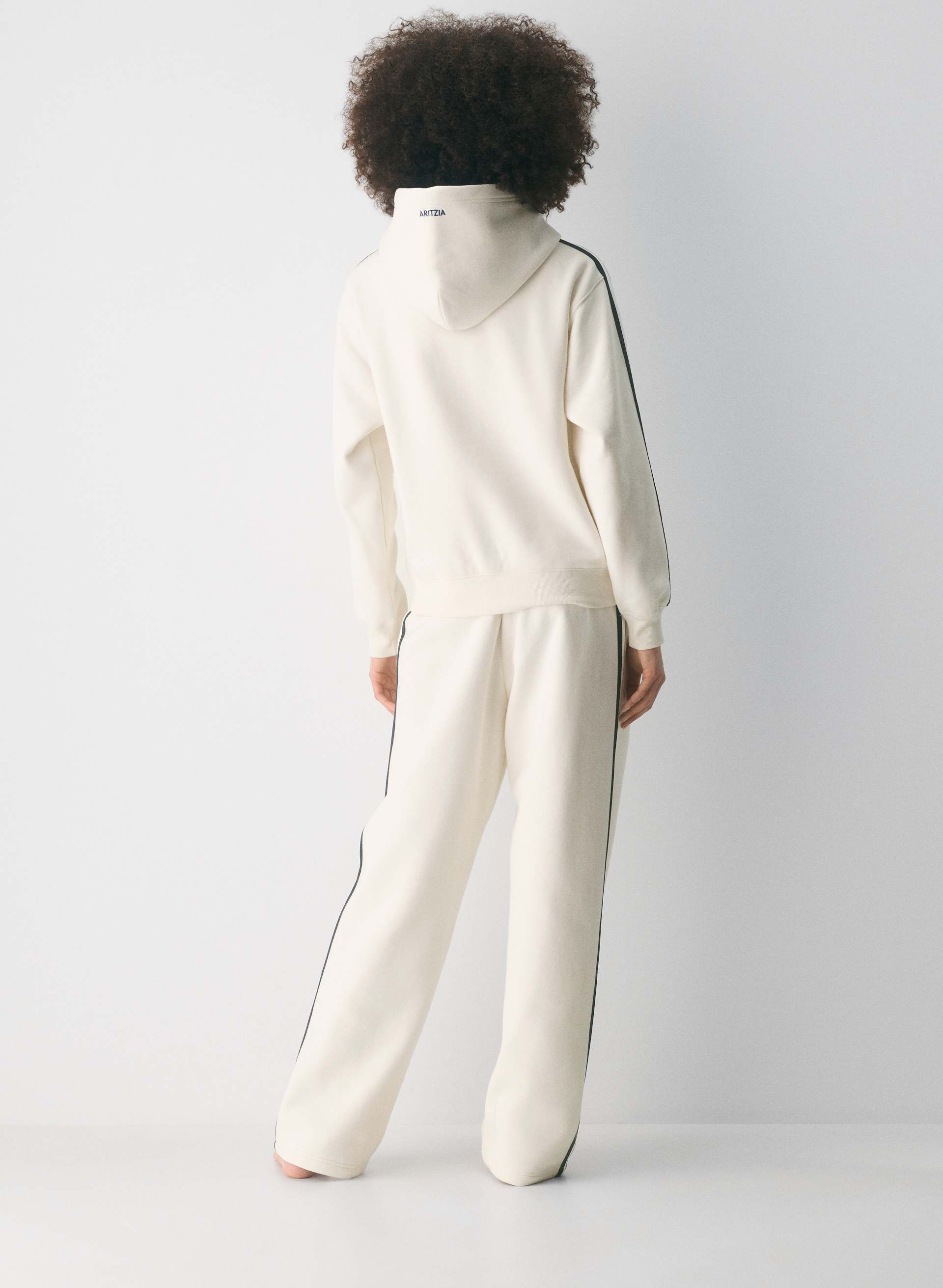 COZY SWEATFLEECE PERFECT HOODIE | Aritzia