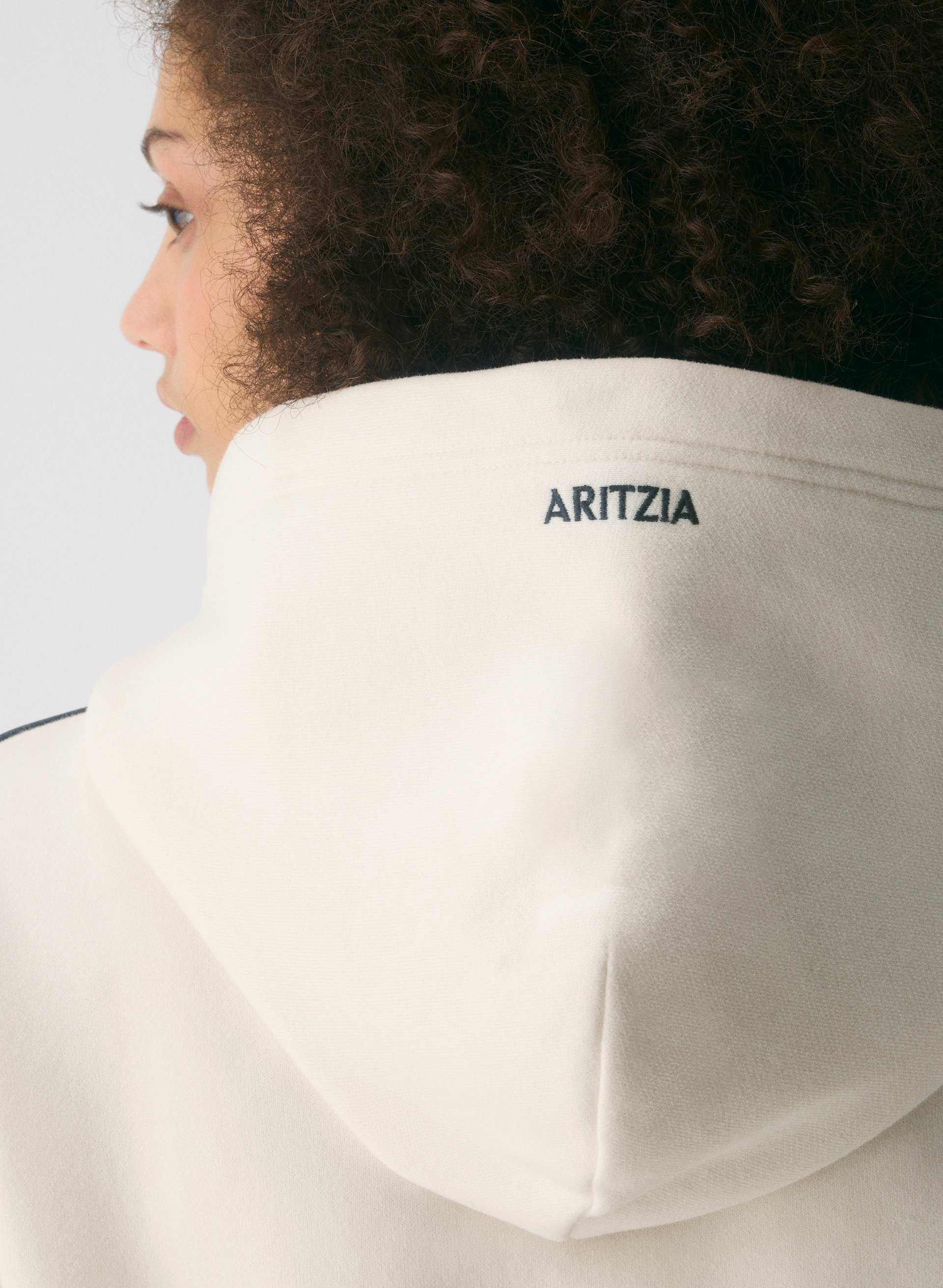 COZY SWEATFLEECE PERFECT HOODIE | Aritzia