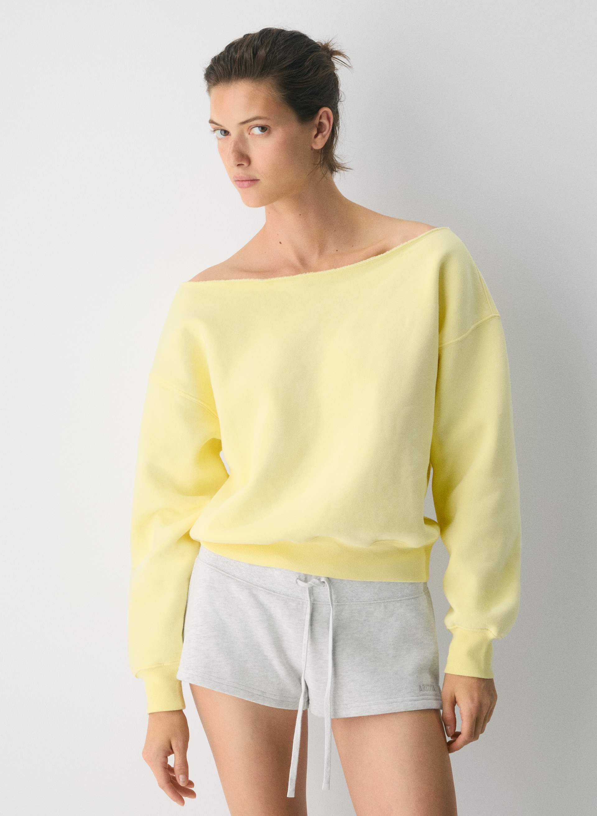 【美品】BASErange LIGHT RELIEF SWEATSHIRT Cozy Sweatfleece BF Off-Shoulder Sweatshirt | Aritzia CA