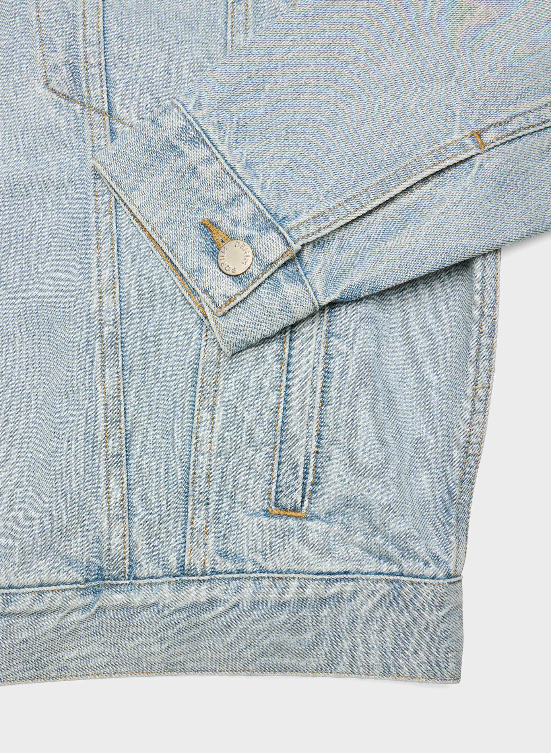 THE ‘90S SO-SOFT DENIM JACKET | Aritzia