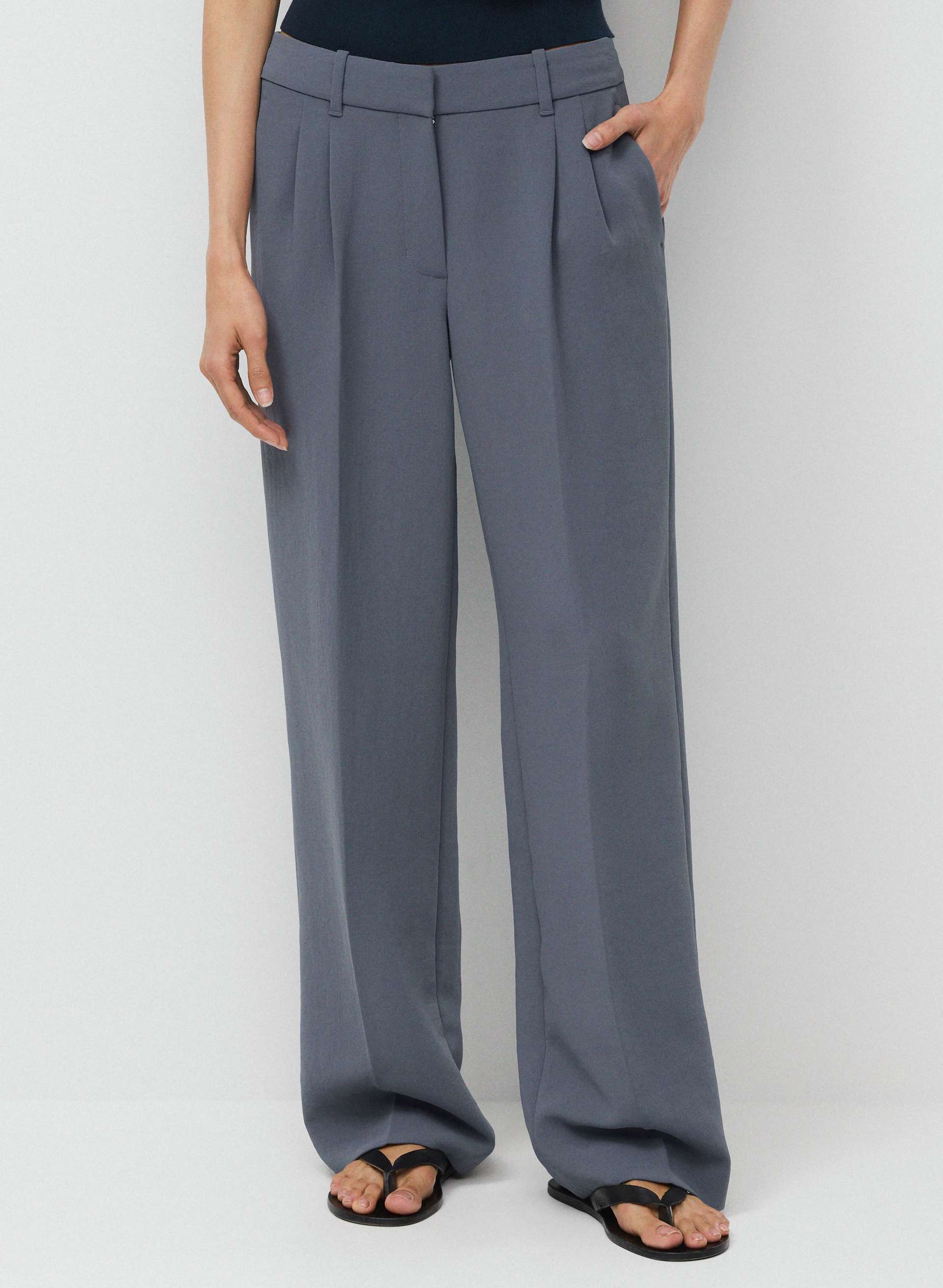 THE EFFORTLESS PANT™ LO-RISE | Aritzia