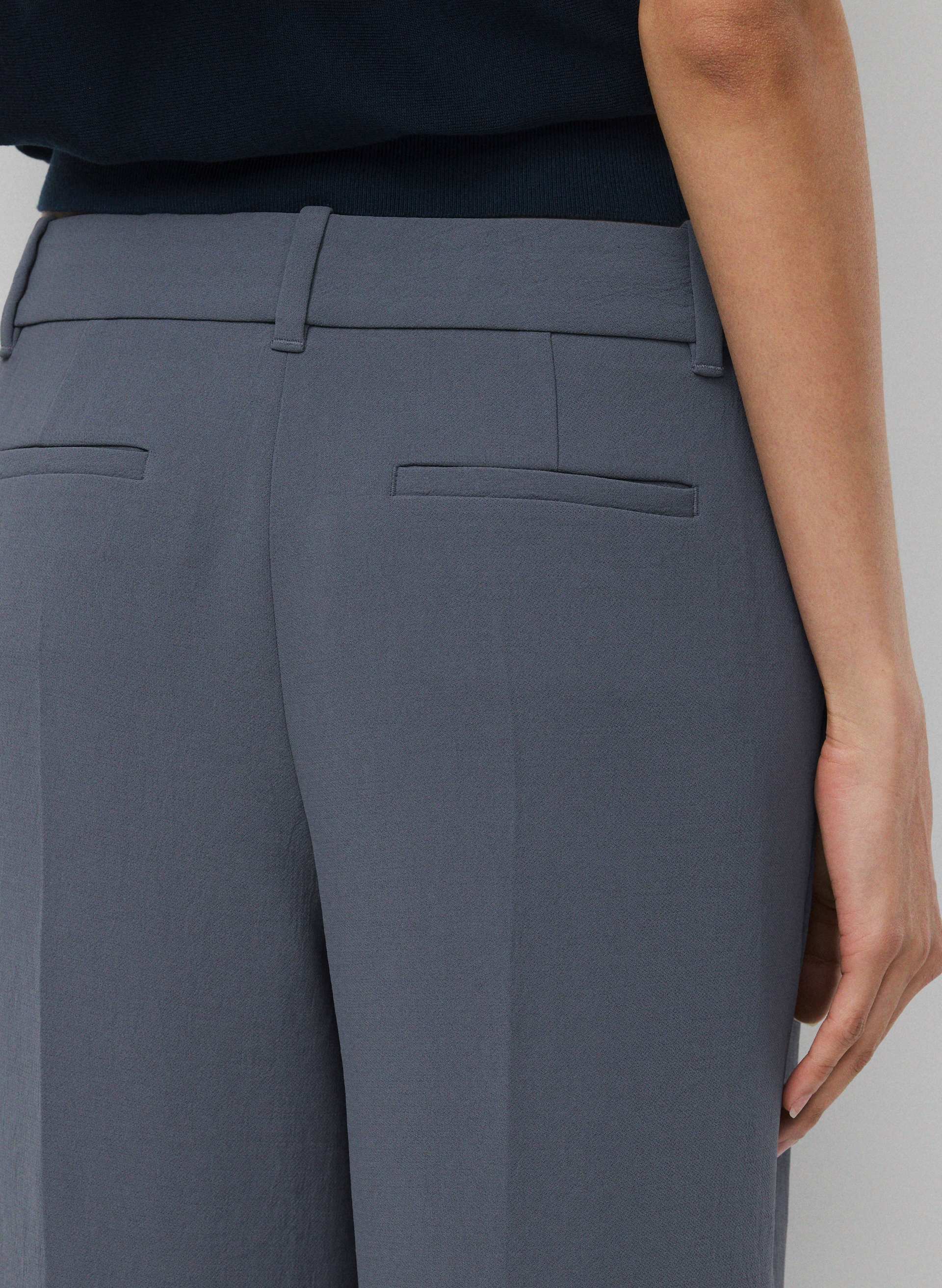 THE EFFORTLESS PANT™ LO-RISE | Aritzia