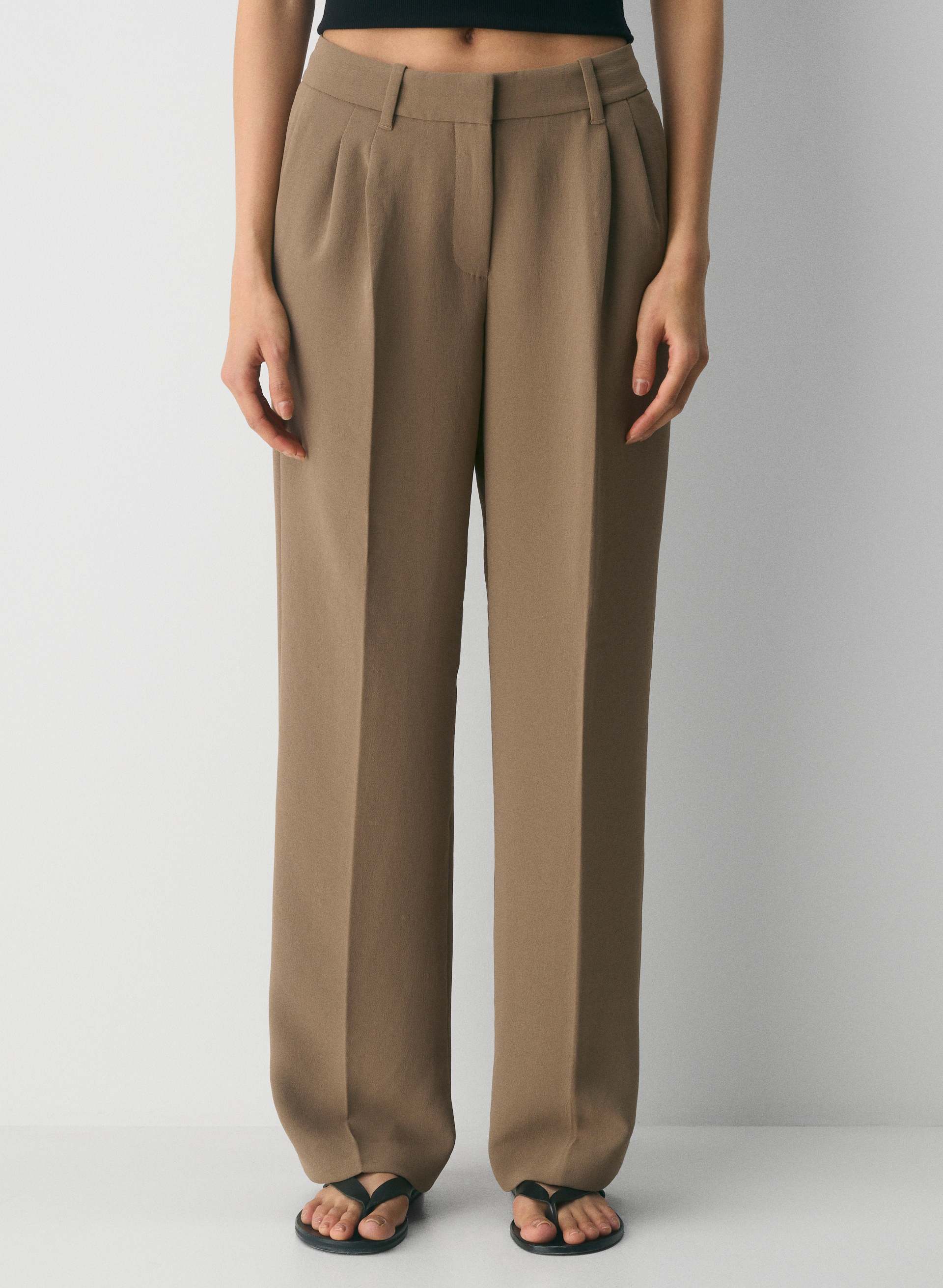 THE EFFORTLESS PANT™ LO-RISE | Aritzia