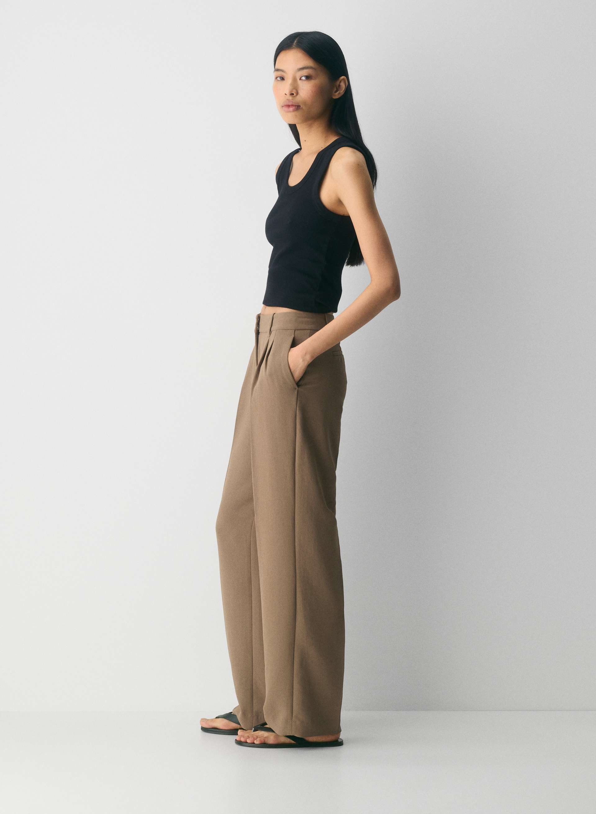 THE EFFORTLESS PANT™ LO-RISE | Aritzia