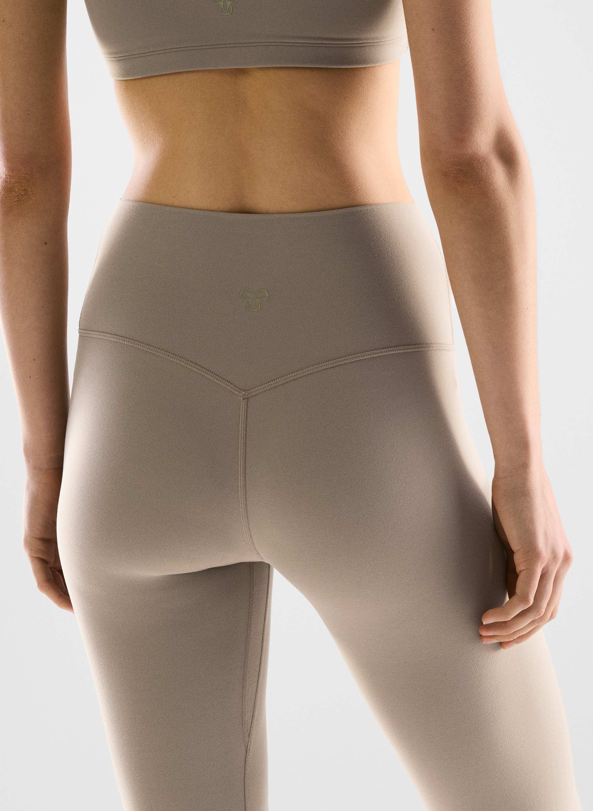 BUTTER CHEEKY HI-RISE 26" LEGGING | Aritzia